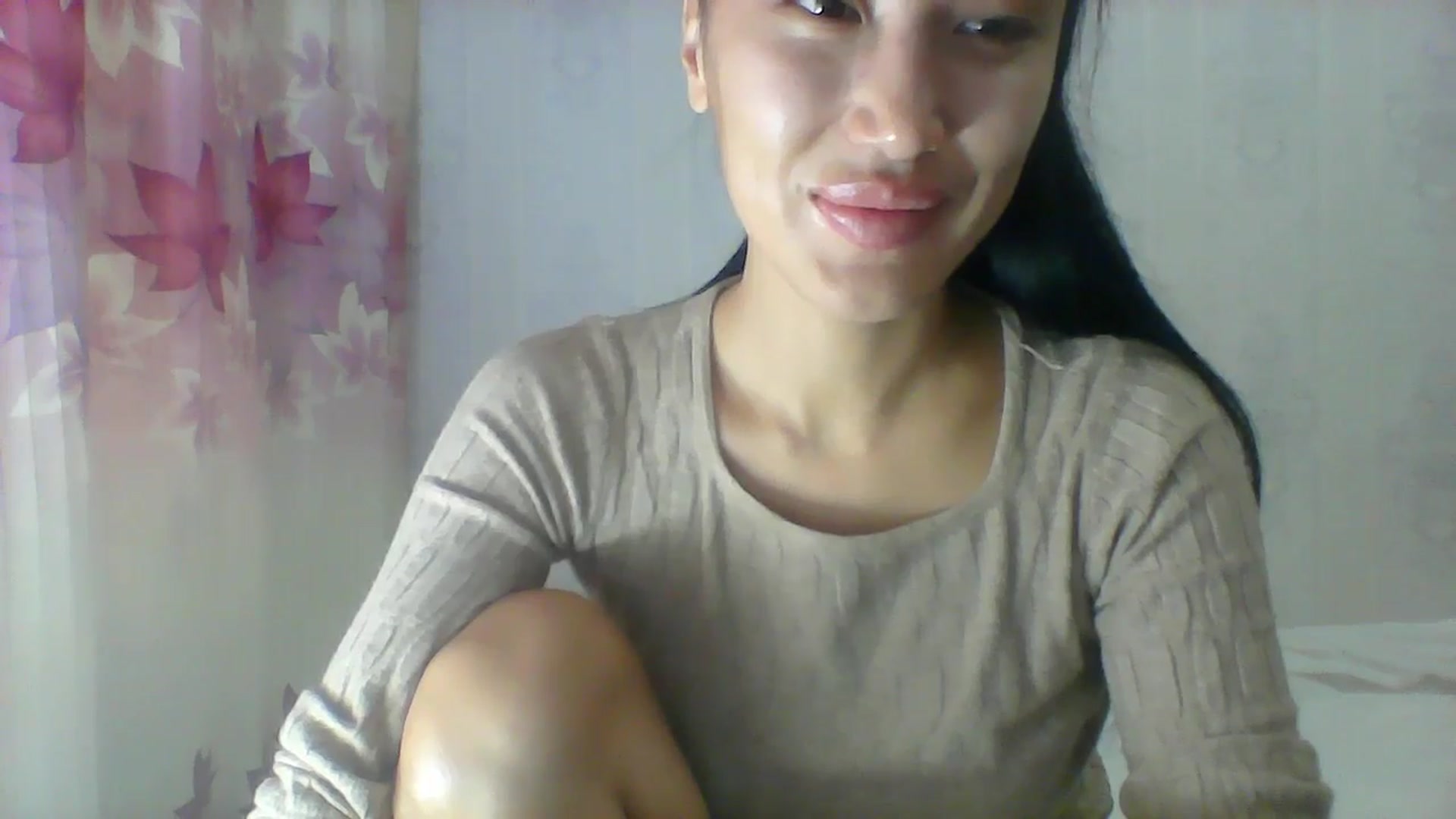 Gallery image thumbnail from SweetRo0mance's myfreecams stream on, 10/24/2024, 05:07 image 16 of 20