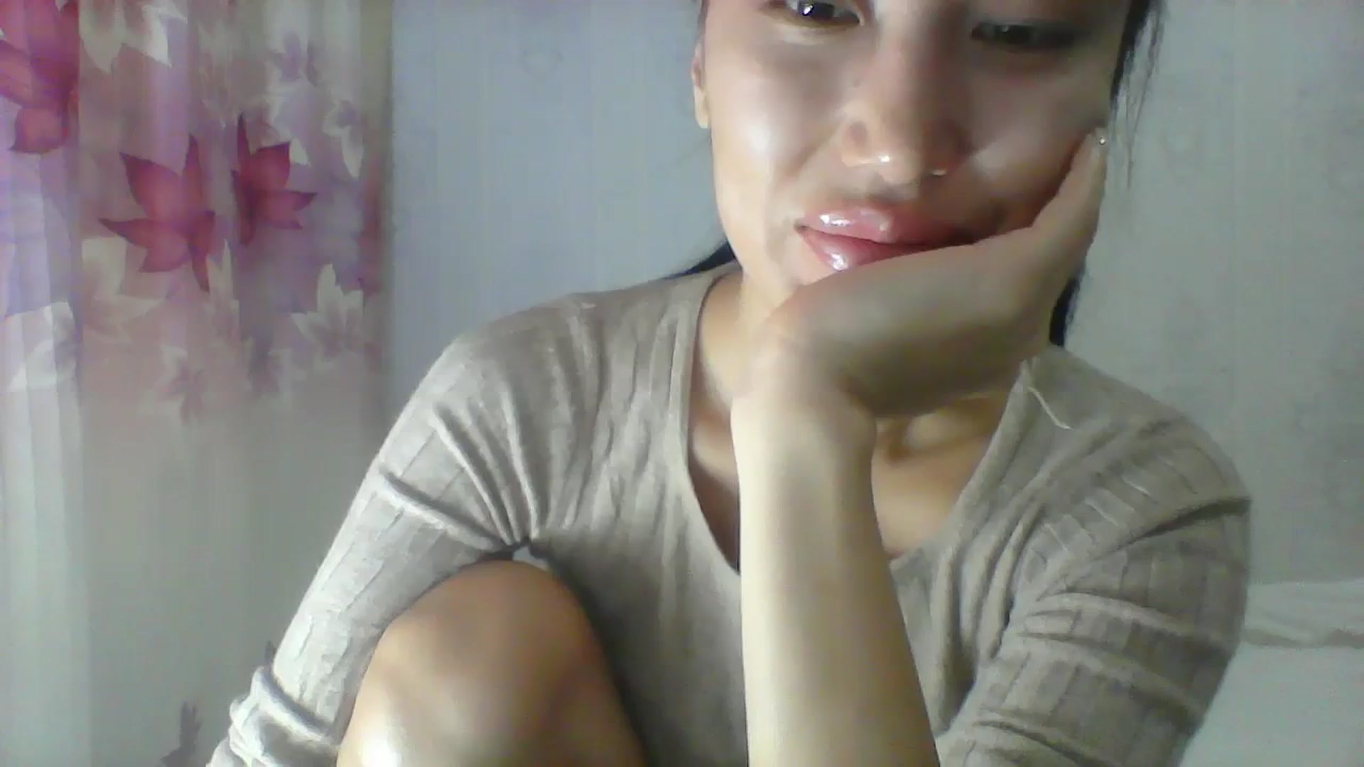 Gallery image thumbnail from SweetRo0mance's myfreecams stream on, 10/24/2024, 05:07 image 12 of 20