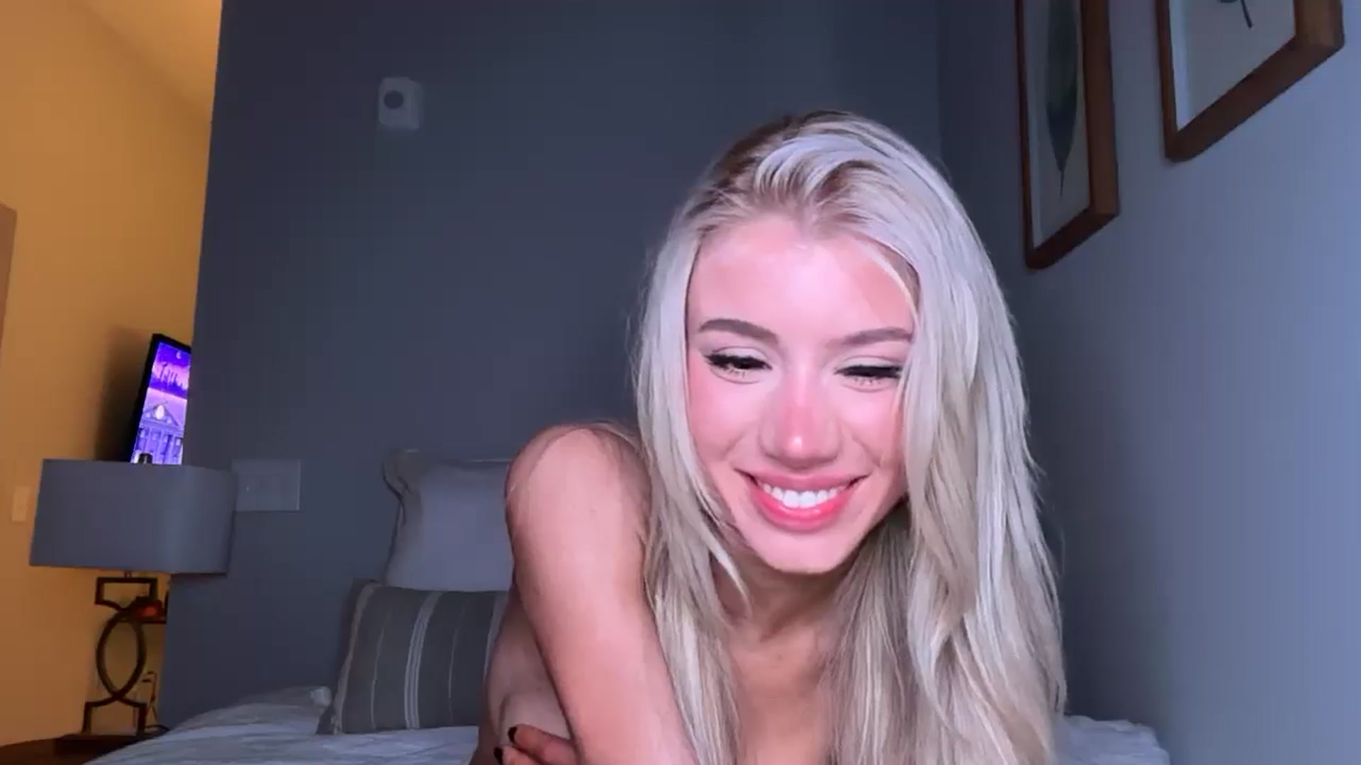 Gallery image thumbnail from SweetSamxo's myfreecams stream on, 06/04/2025, 05:52 image 11 of 20