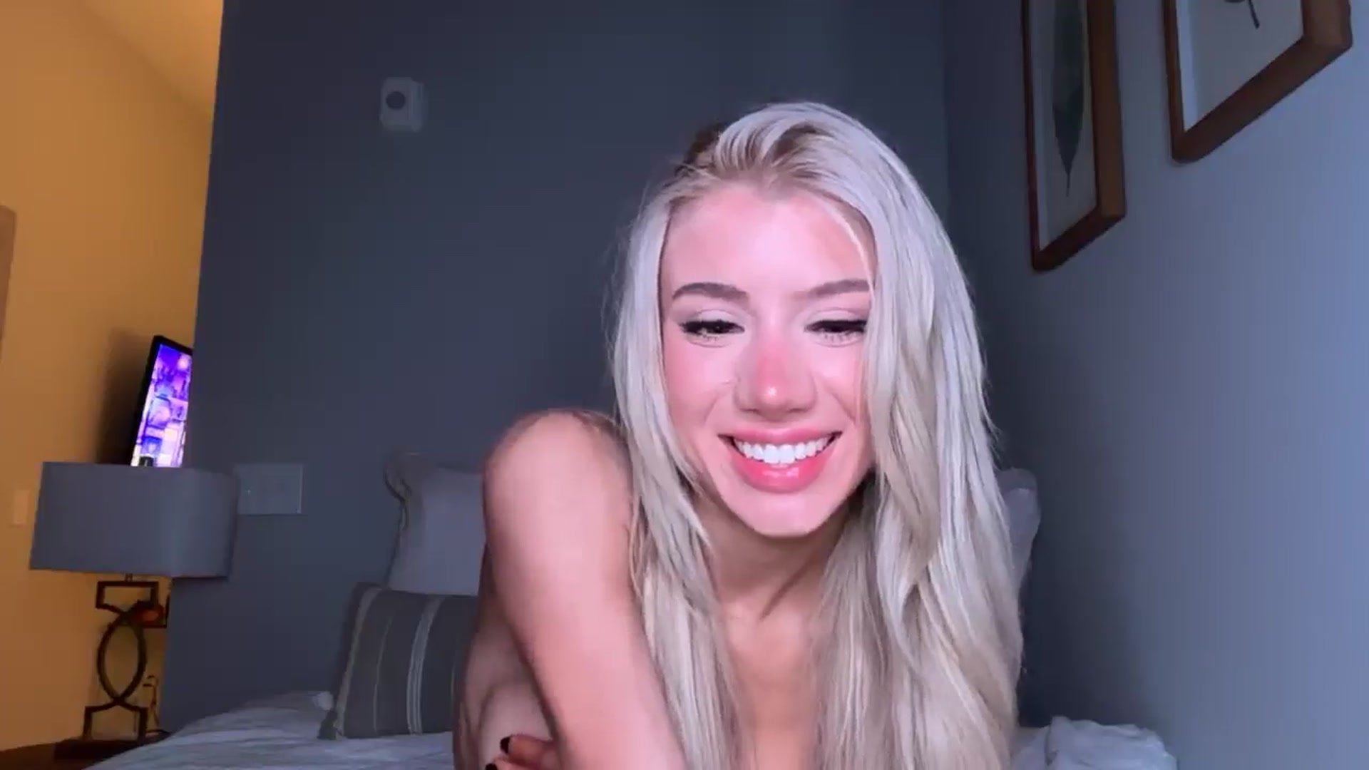 Gallery image thumbnail from SweetSamxo's myfreecams stream on, 06/04/2025, 05:52 image 12 of 20