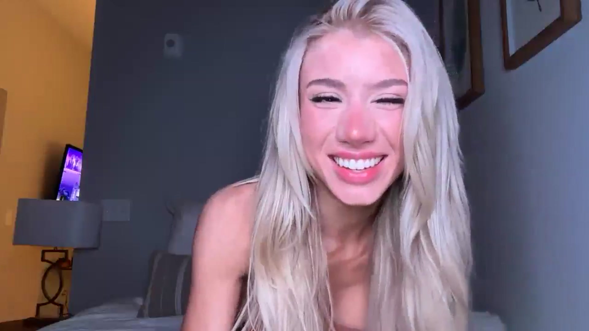 Gallery image thumbnail from SweetSamxo's myfreecams stream on, 06/04/2025, 05:52 image 2 of 20
