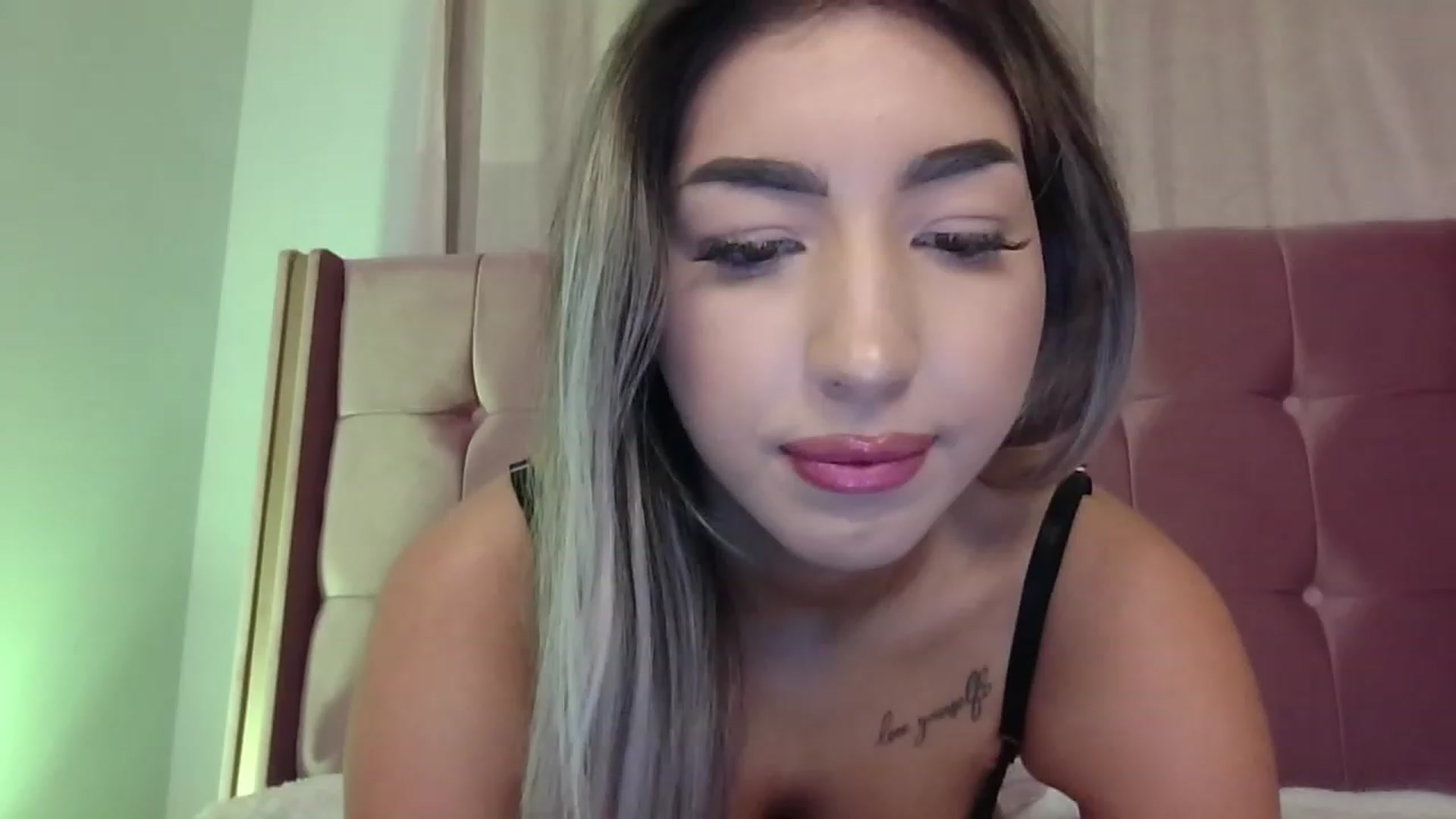 Gallery image thumbnail from SweetSin's myfreecams stream on, 11/14/2023, 14:10 image 8 of 20