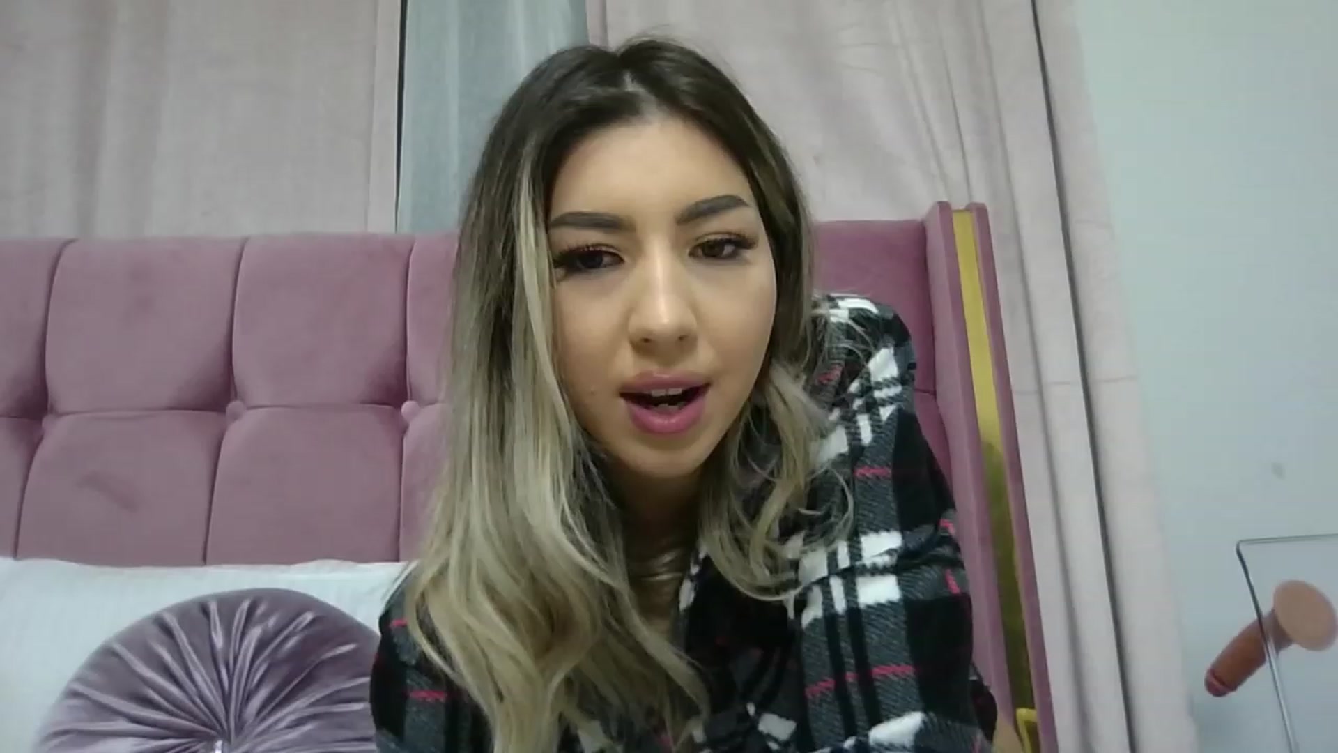 Gallery image thumbnail from SweetSin's myfreecams stream on, 11/21/2023, 21:13 image 10 of 20