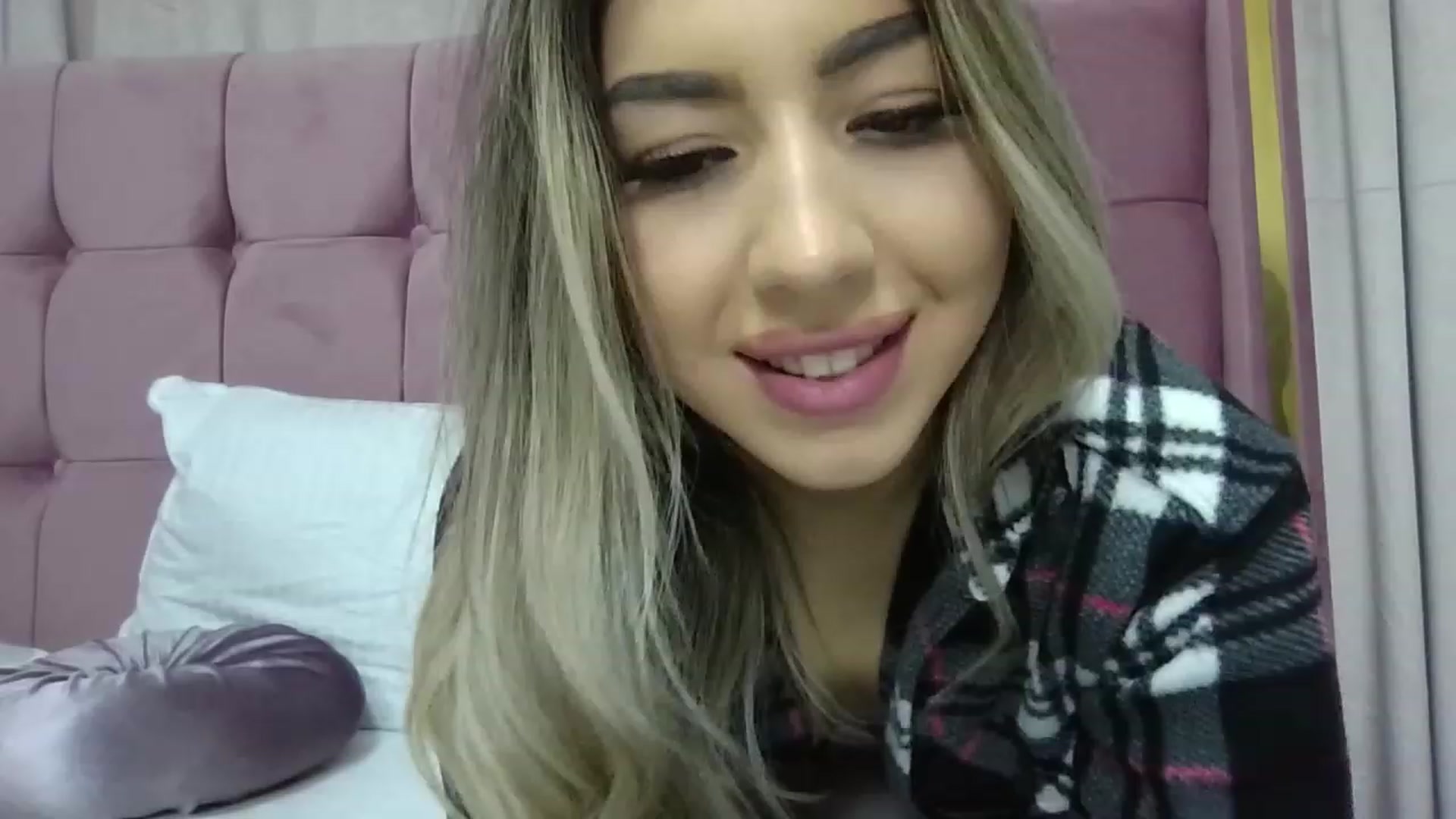 Gallery image thumbnail from SweetSin's myfreecams stream on, 11/21/2023, 21:13 image 11 of 20