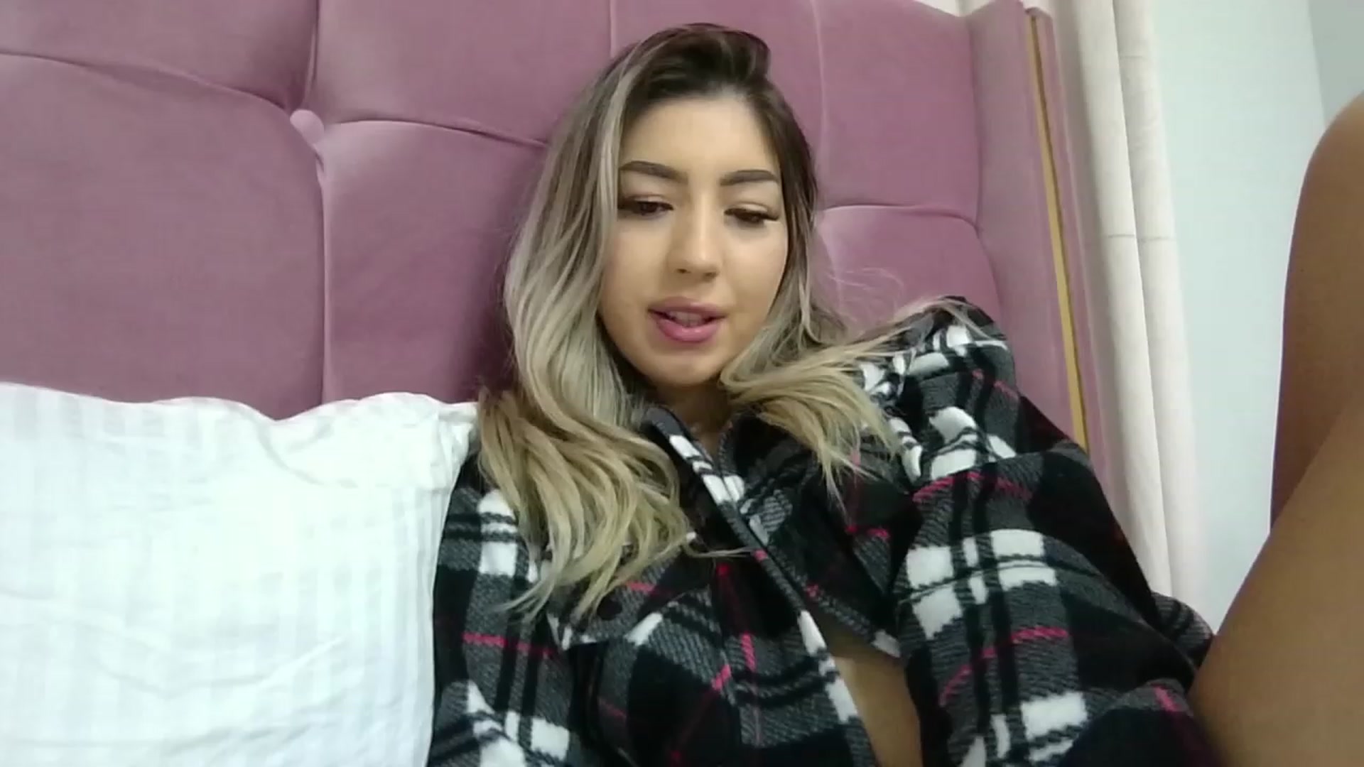 Gallery image thumbnail from SweetSin's myfreecams stream on, 11/21/2023, 21:52 image 19 of 20