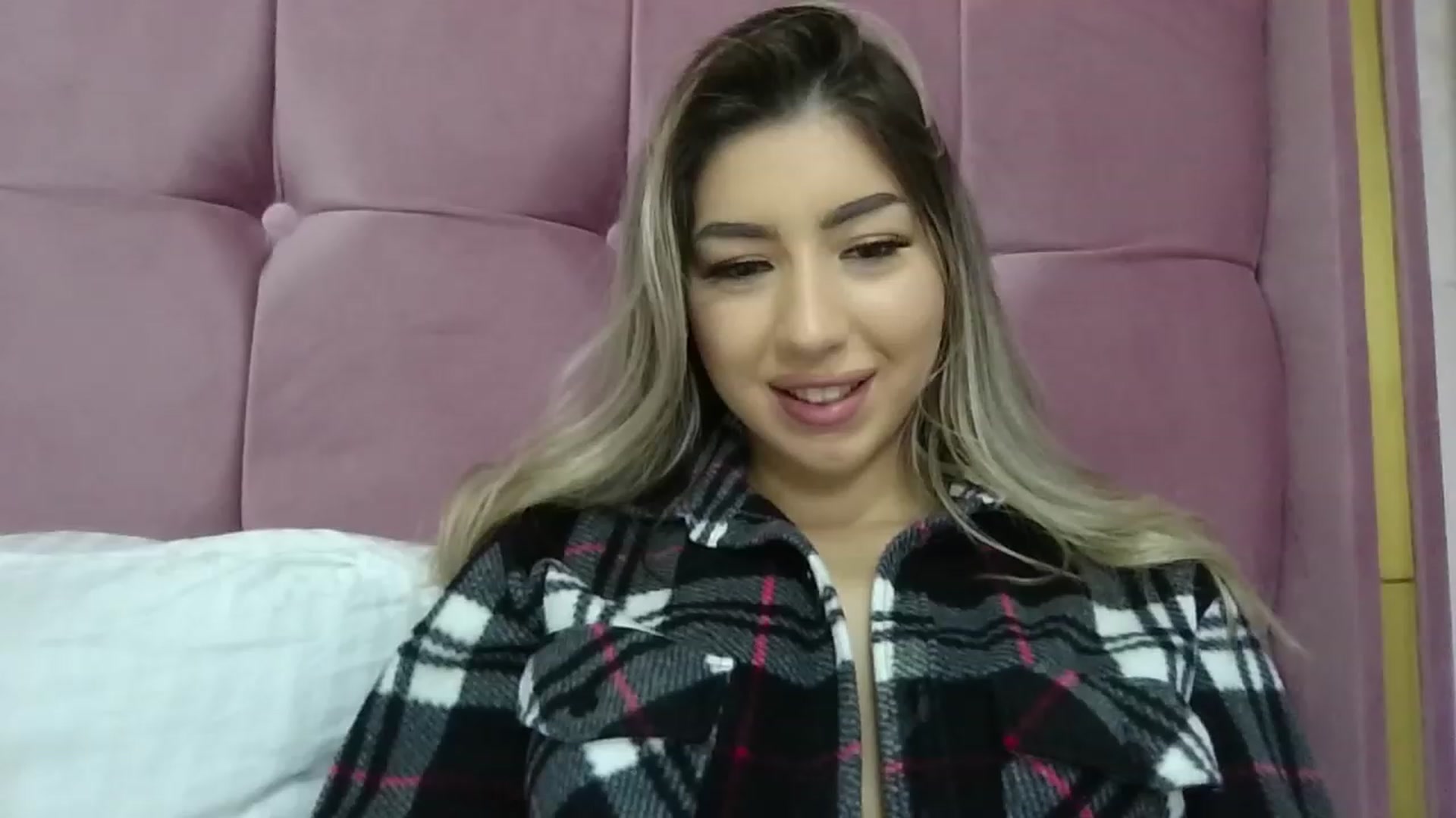 Gallery image thumbnail from SweetSin's myfreecams stream on, 11/21/2023, 21:52 image 7 of 20