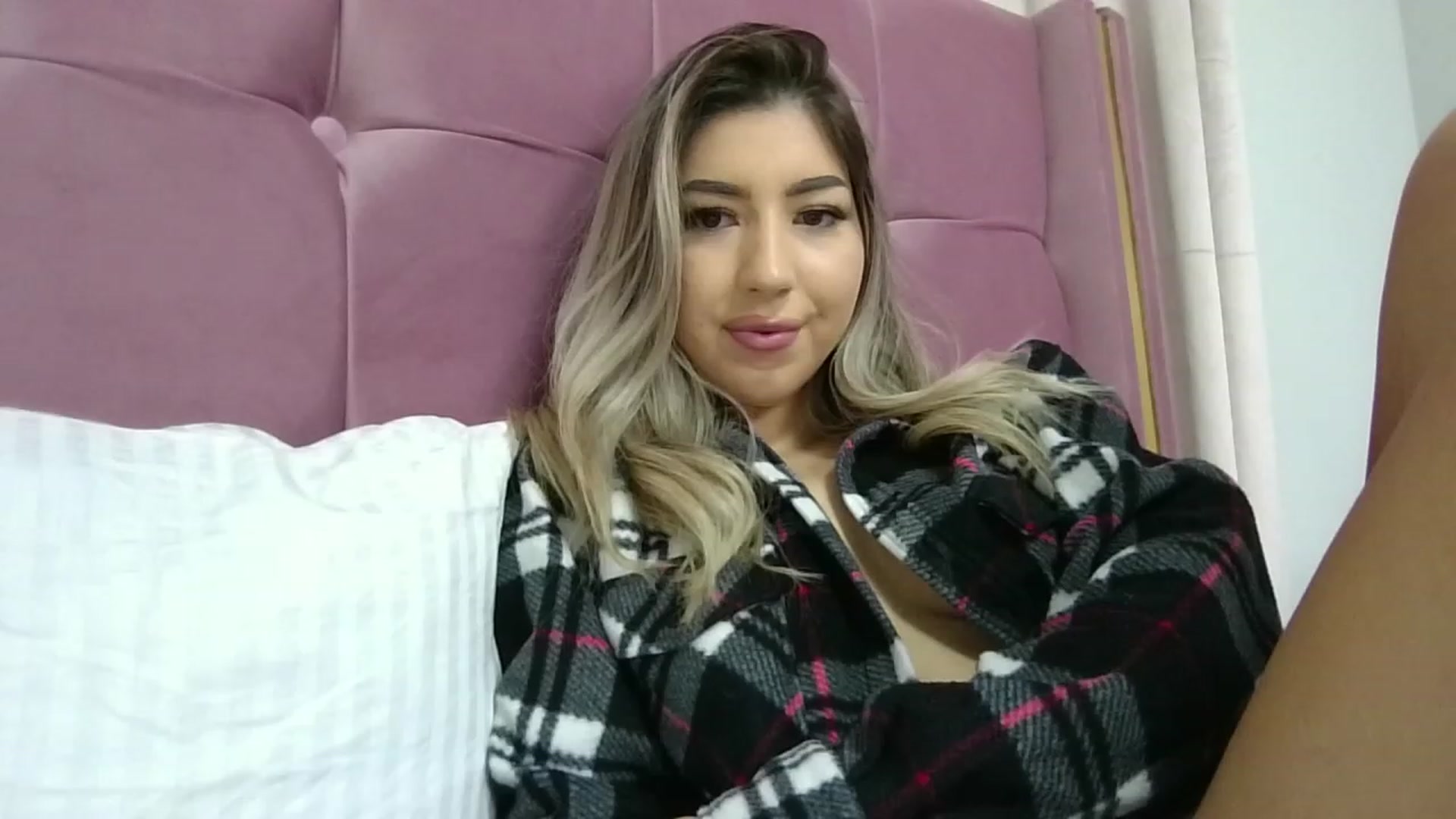 Gallery image thumbnail from SweetSin's myfreecams stream on, 11/21/2023, 21:52 image 16 of 20