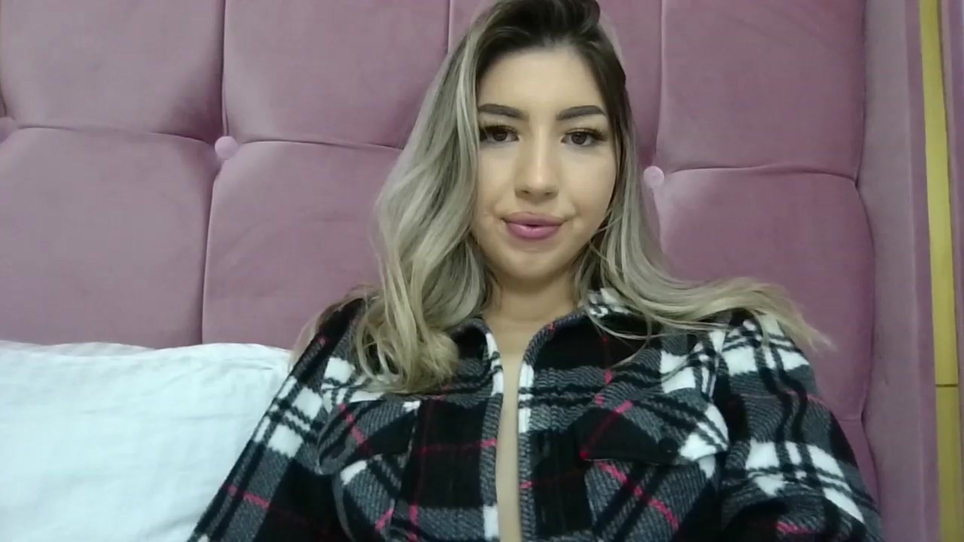 Gallery image thumbnail from SweetSin's myfreecams stream on, 11/21/2023, 21:52 image 4 of 20