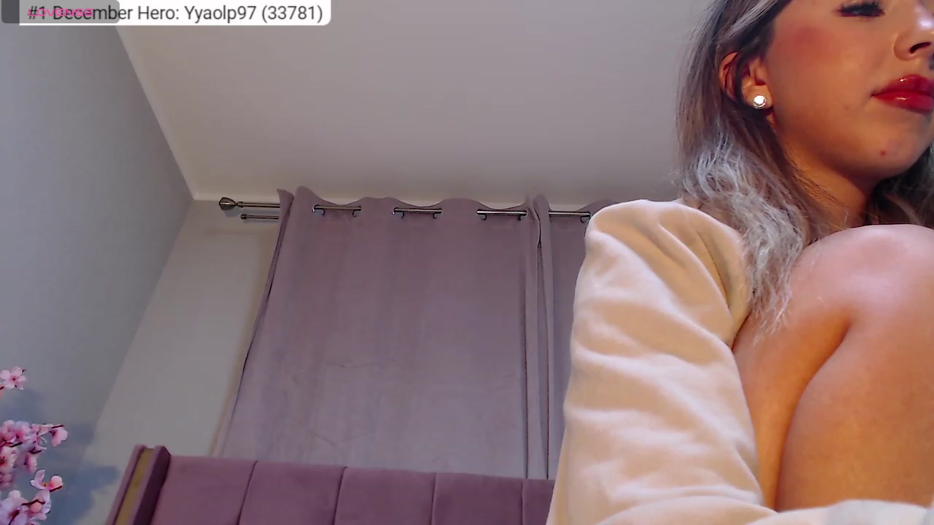 Gallery image thumbnail from SweetSin's myfreecams stream on, 12/17/2023, 19:36 image 5 of 20