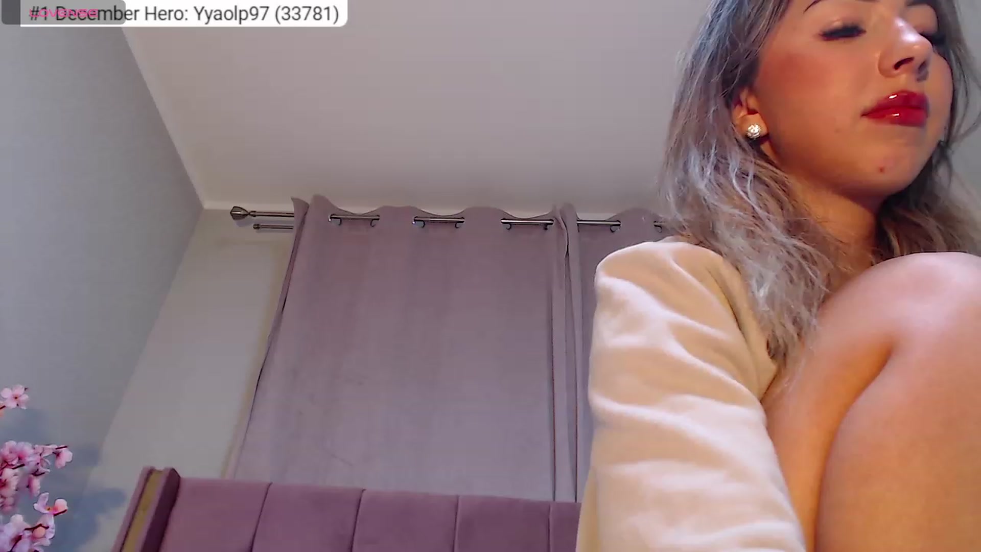 Gallery image thumbnail from SweetSin's myfreecams stream on, 12/17/2023, 19:36 image 6 of 20