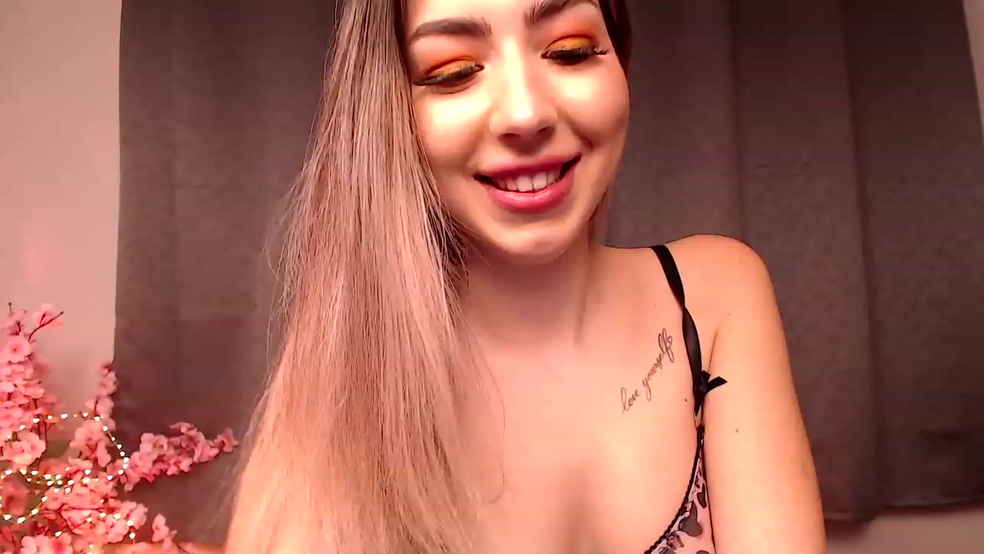 Gallery image thumbnail from SweetSin's myfreecams stream on, 01/19/2024, 17:08 image 13 of 20