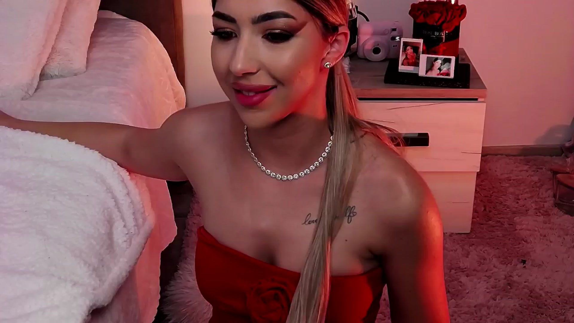 Gallery image thumbnail from SweetSin's myfreecams stream on, 05/23/2024, 18:05 image 15 of 20