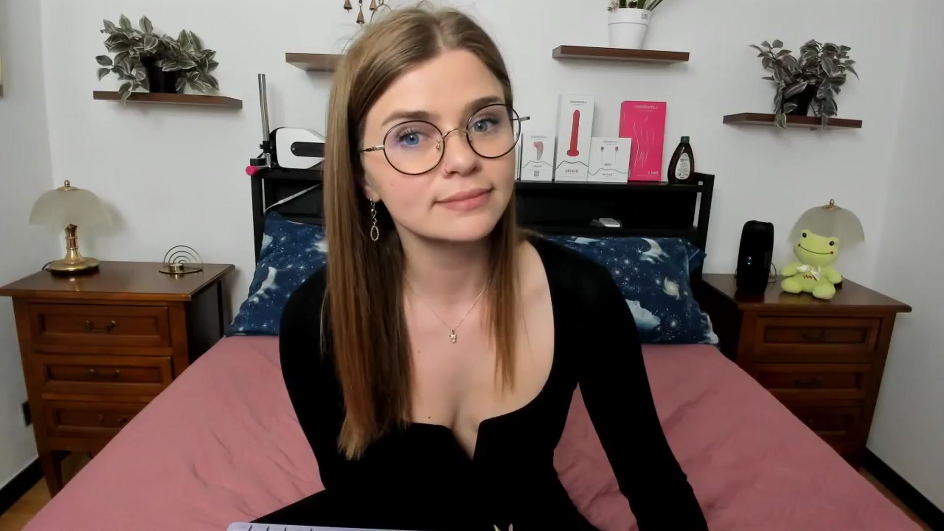 Gallery image thumbnail from SweetSinme's myfreecams stream on, 04/16/2026, 14:29 image 15 of 20