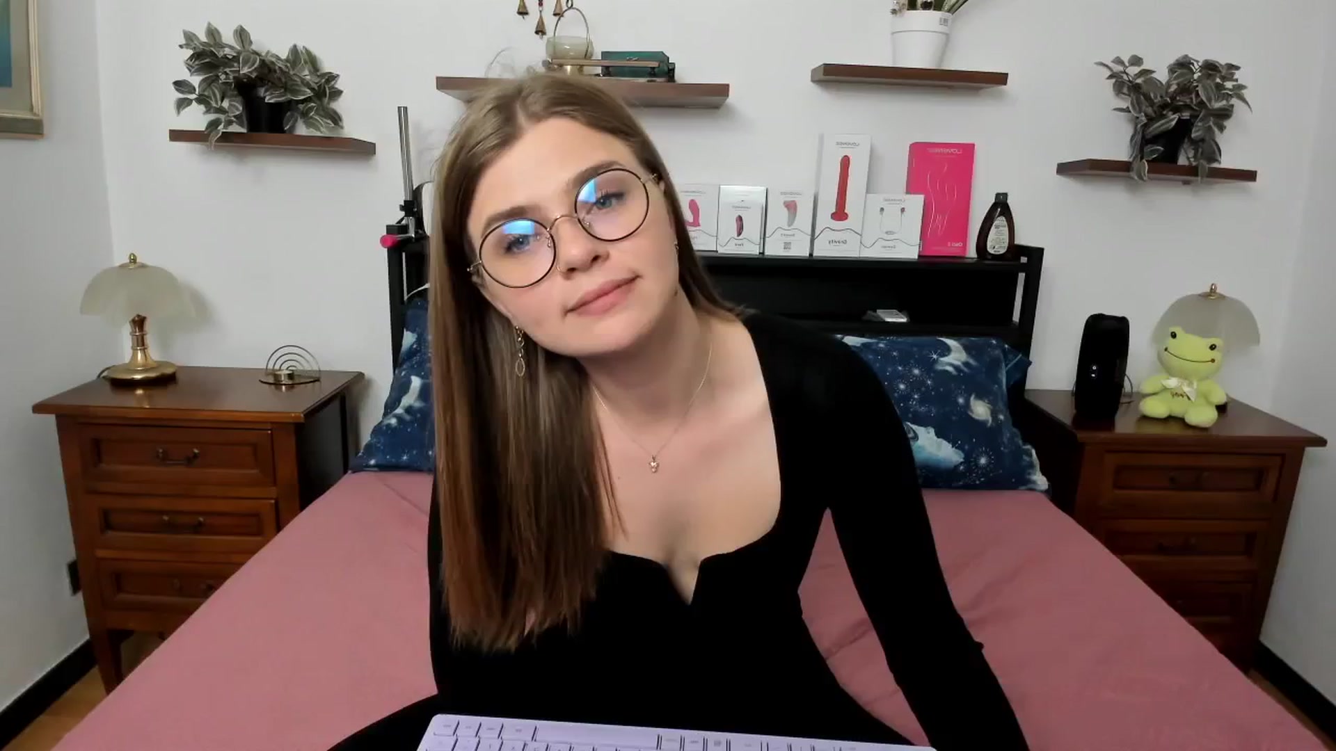 Gallery image thumbnail from SweetSinme's myfreecams stream on, 04/16/2026, 14:29 image 6 of 20