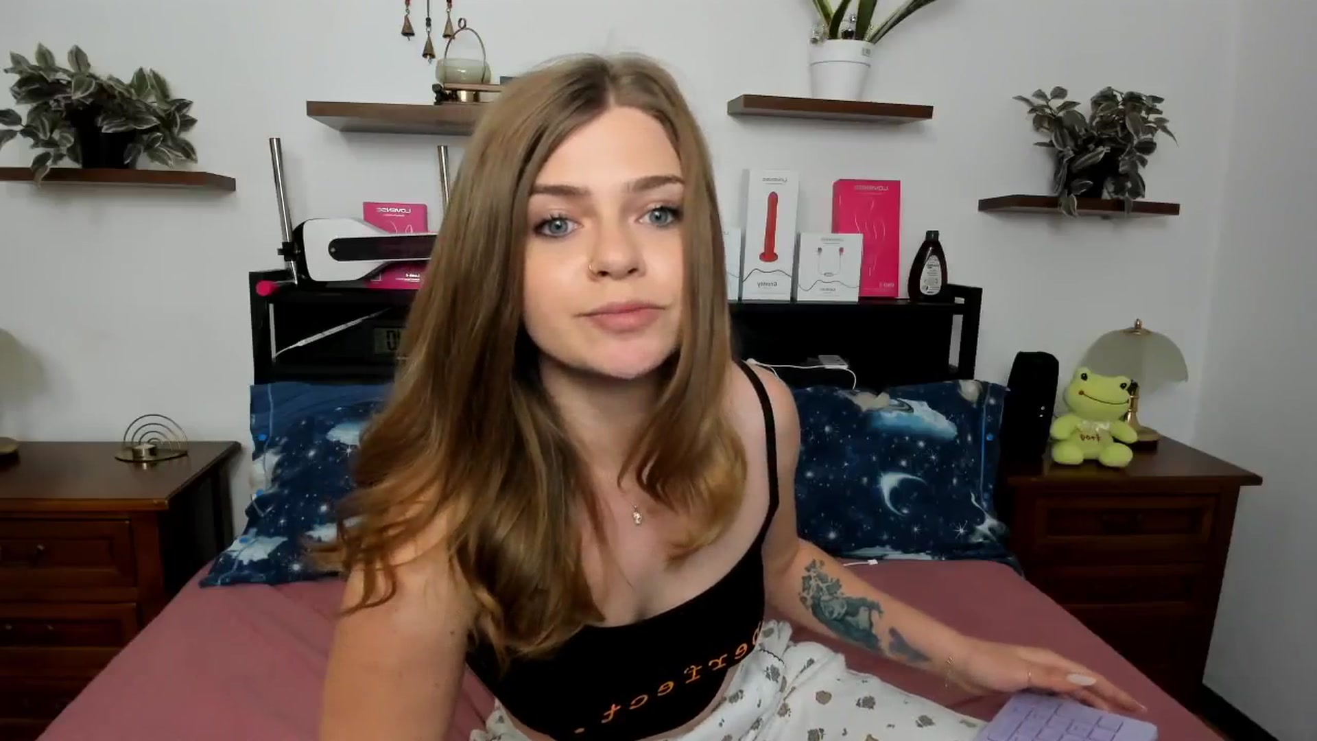 Gallery image thumbnail from SweetSinme's myfreecams stream on, 04/24/2026, 11:26 image 9 of 20