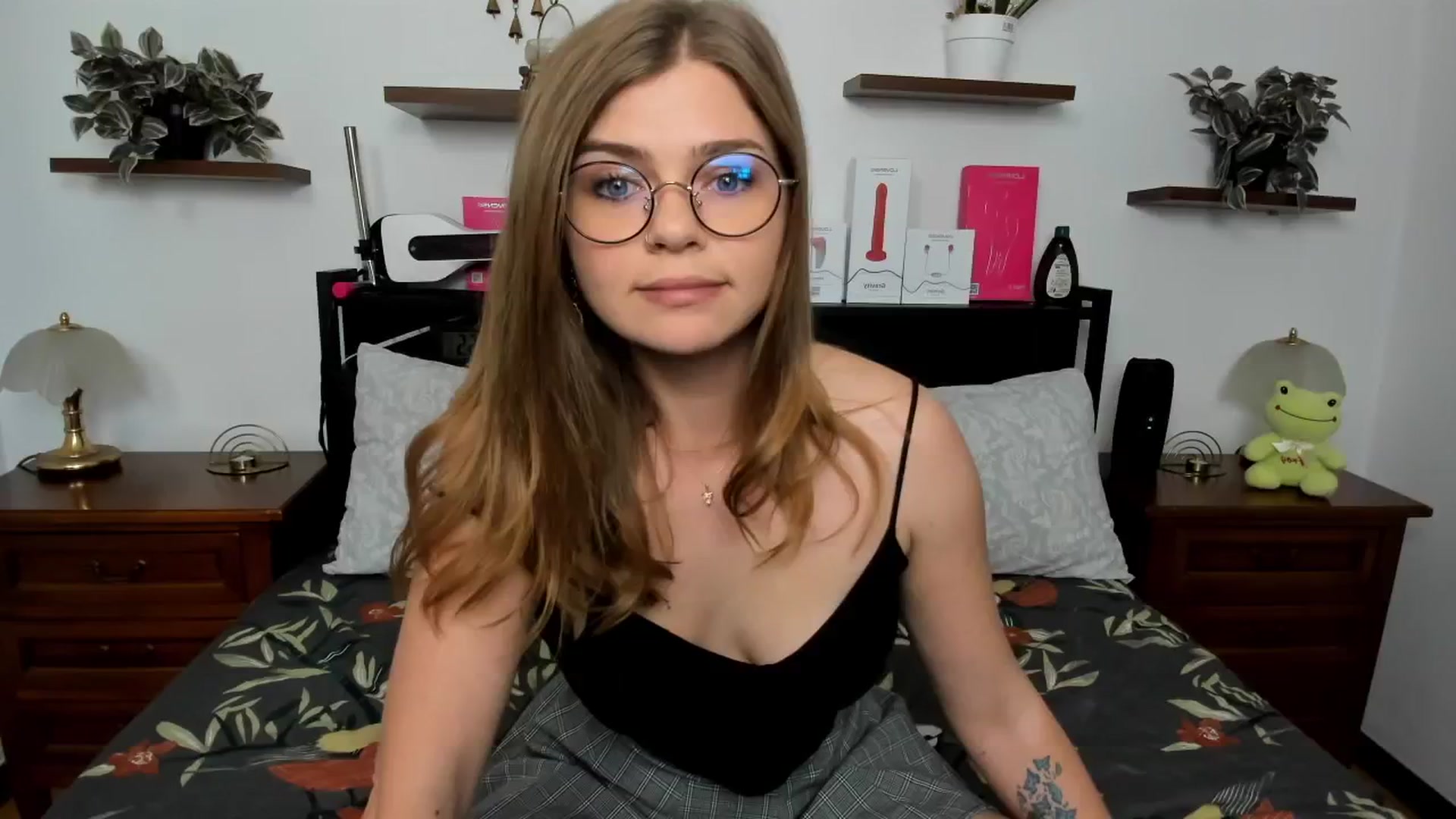 Gallery image thumbnail from SweetSinme's myfreecams stream on, 04/27/2026, 09:57 image 16 of 20