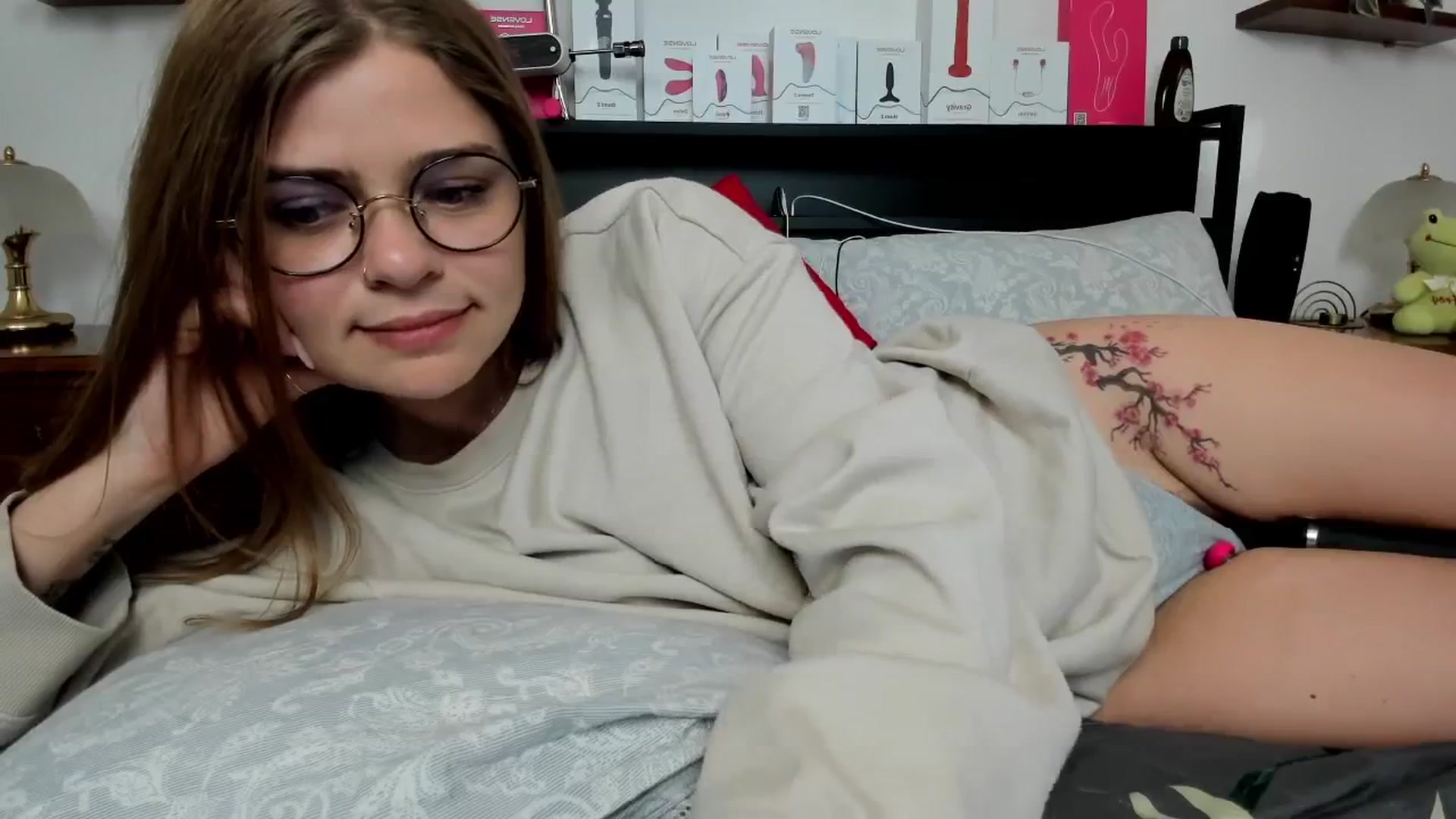 Gallery image thumbnail from SweetSinme's myfreecams stream on, 05/02/2026, 17:16 image 18 of 20