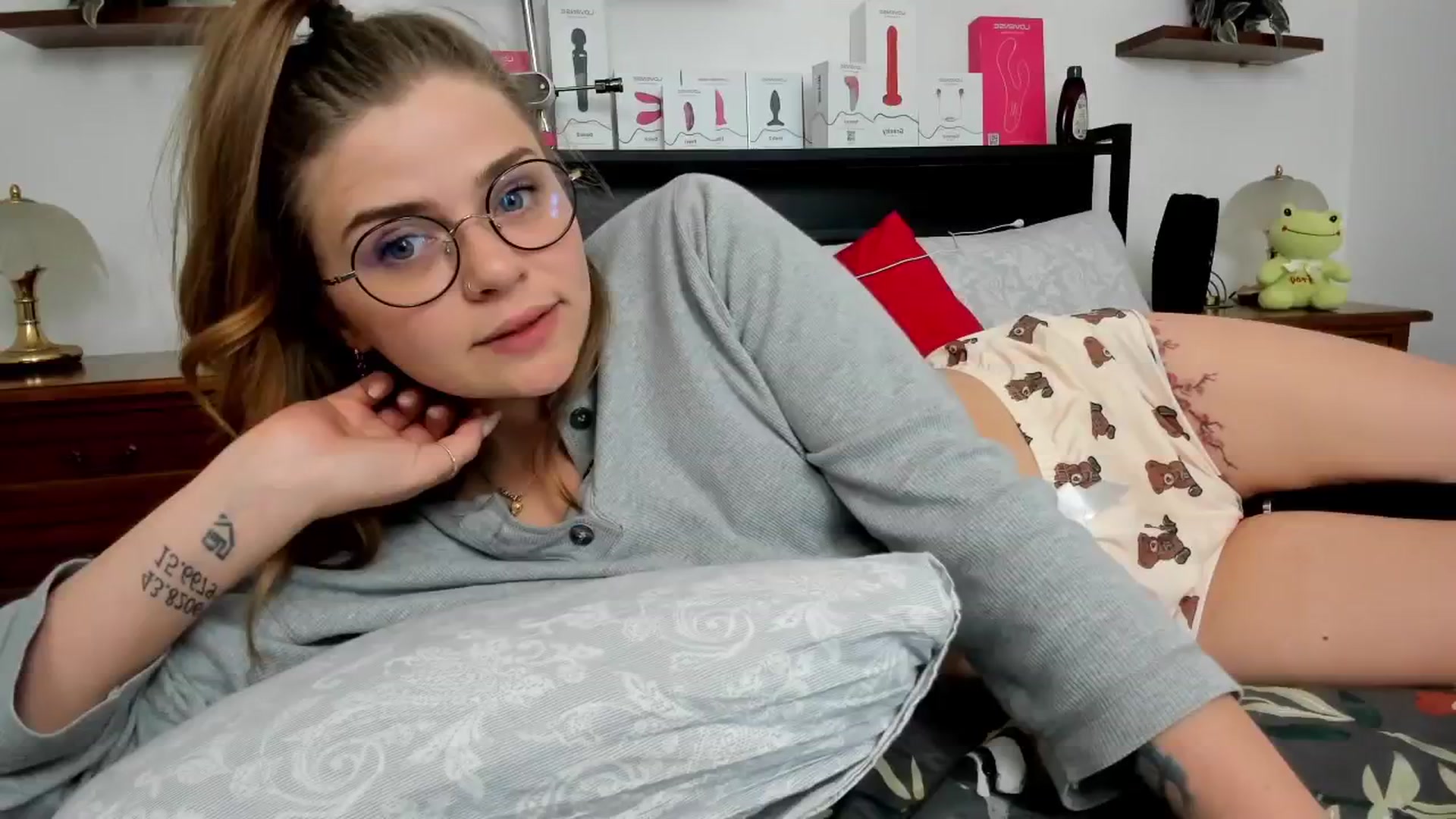 Gallery image thumbnail from SweetSinme's myfreecams stream on, 05/04/2026, 15:19 image 6 of 20