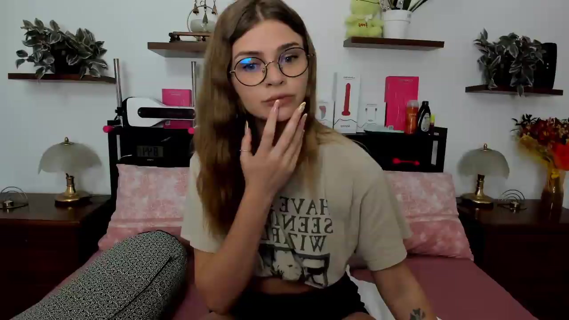 Gallery image thumbnail from SweetSinme's myfreecams stream on, 06/16/2026, 07:40 image 1 of 20