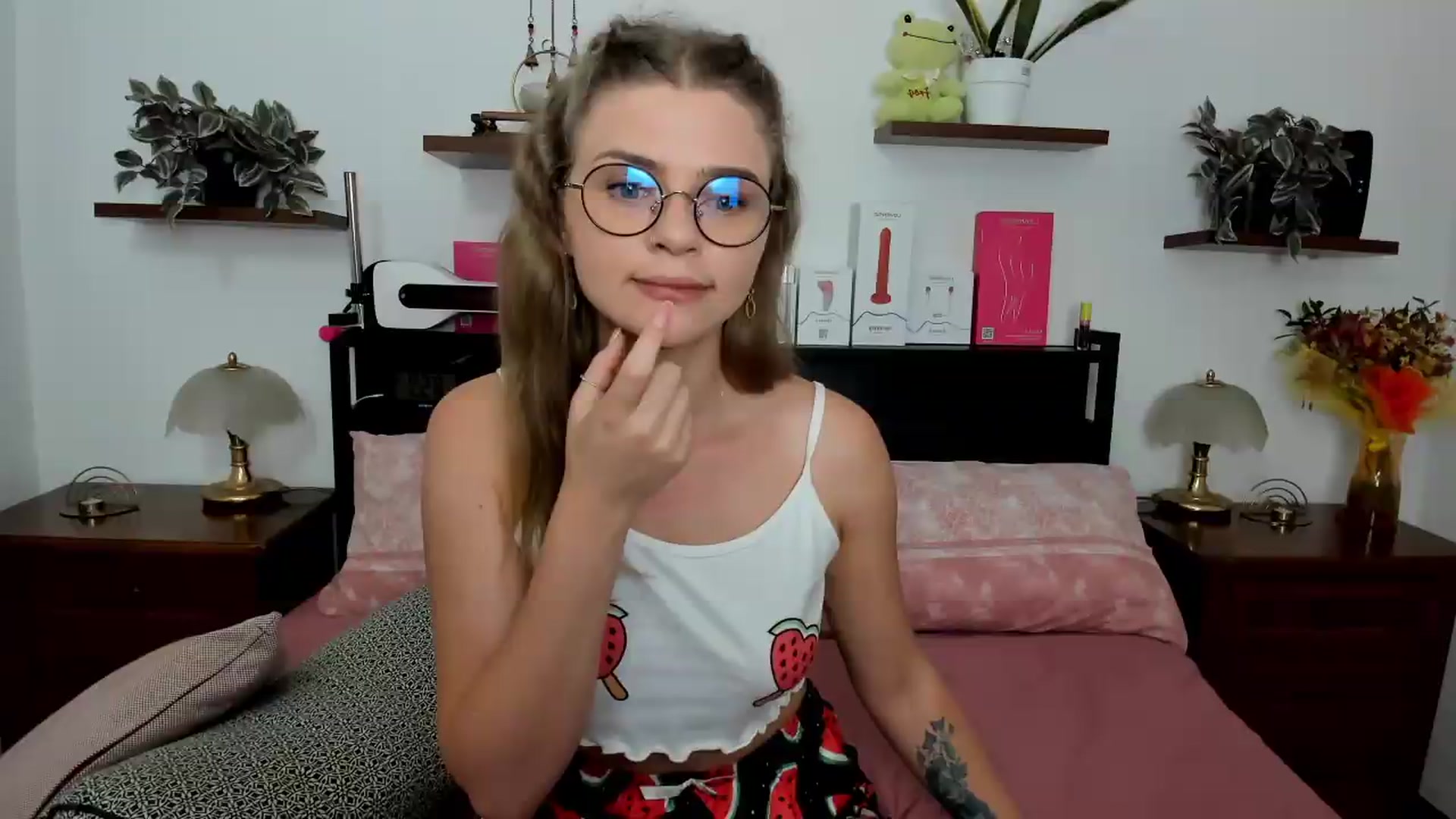 Gallery image thumbnail from SweetSinme's myfreecams stream on, 06/19/2026, 10:42 image 3 of 20