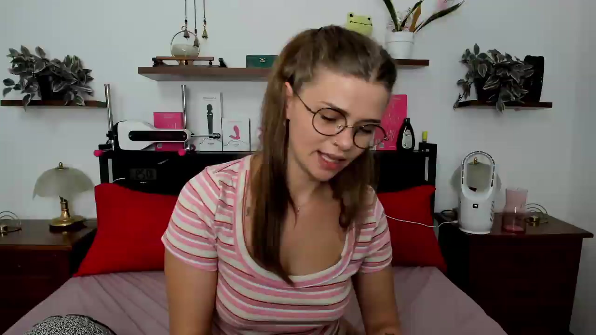 Gallery image thumbnail from SweetSinme's myfreecams stream on, 07/11/2026, 09:49 image 12 of 20