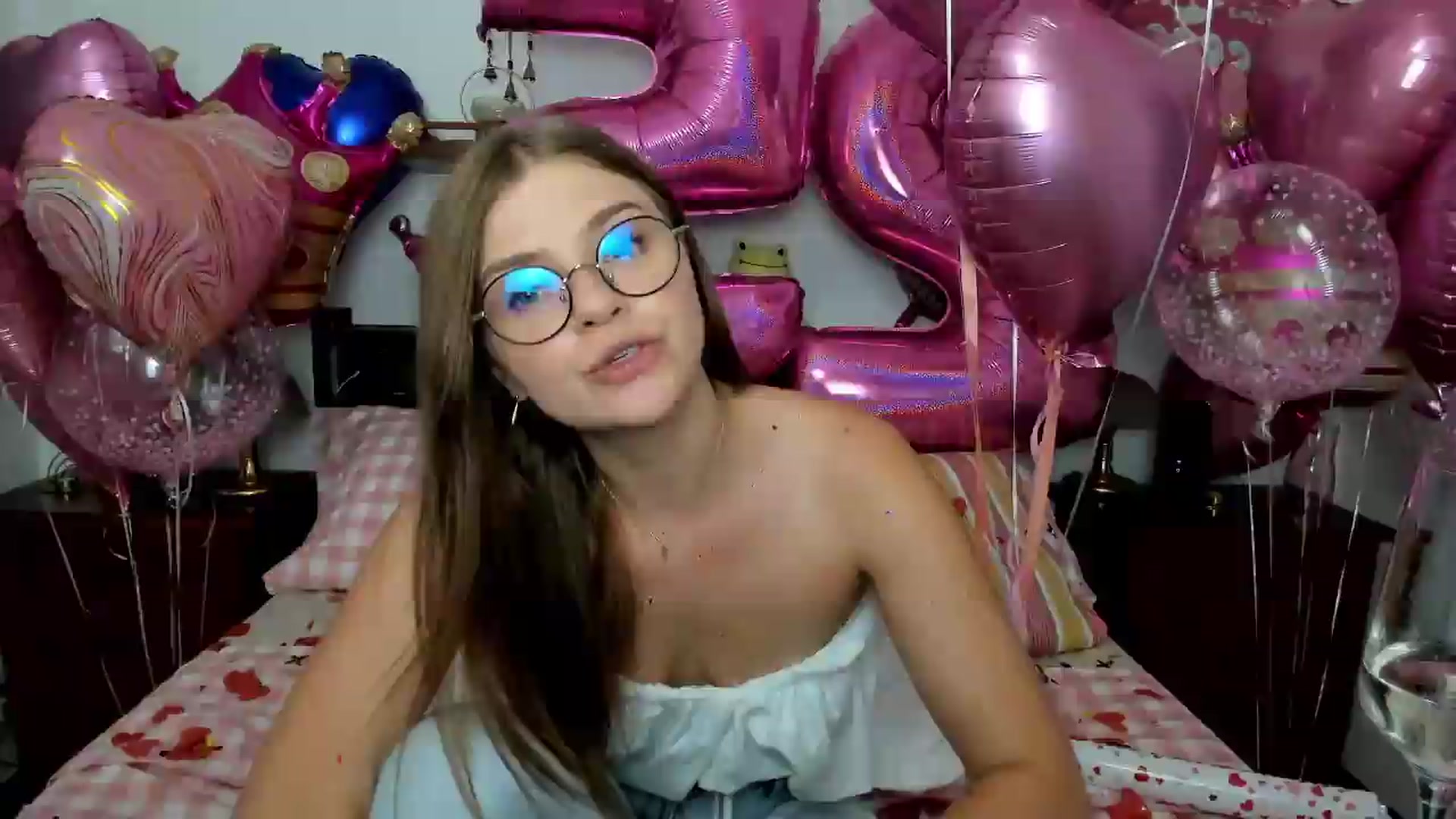 Gallery image thumbnail from SweetSinme's myfreecams stream on, 08/01/2026, 10:45 image 18 of 20