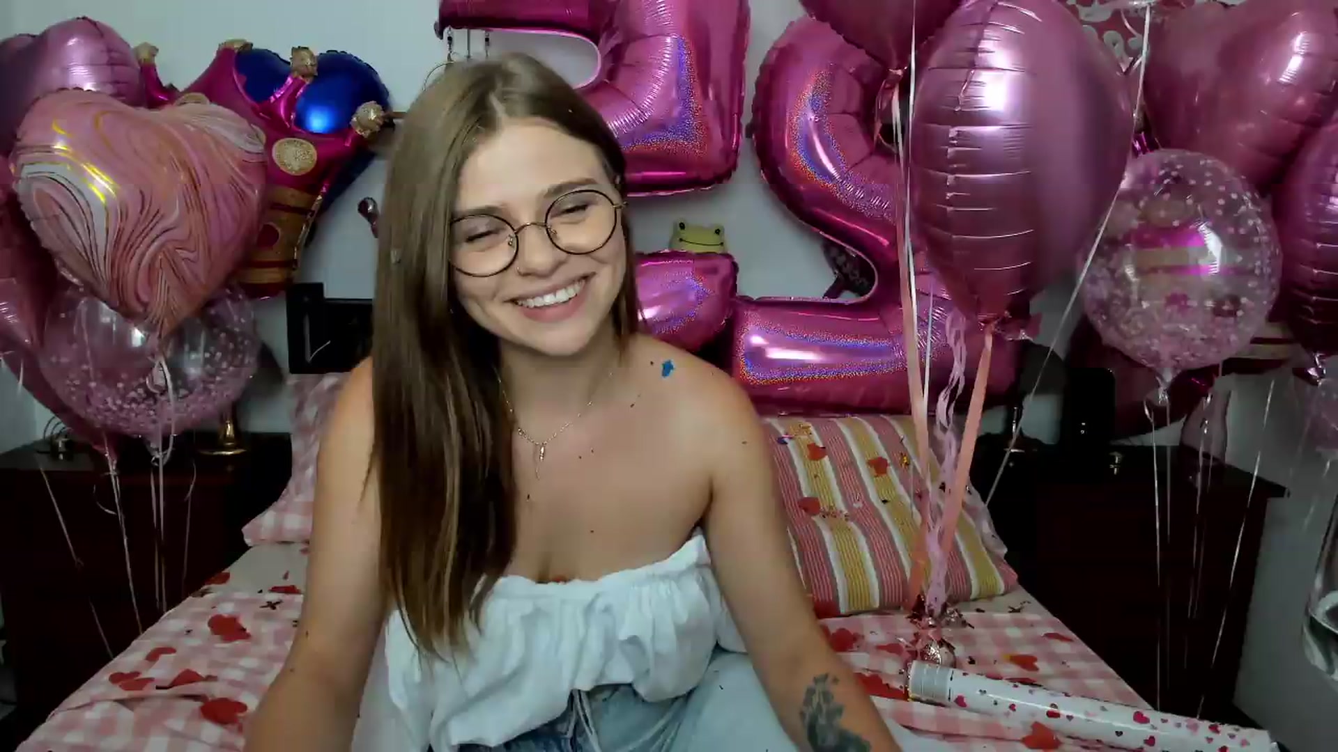 Gallery image thumbnail from SweetSinme's myfreecams stream on, 08/01/2026, 10:45 image 16 of 20