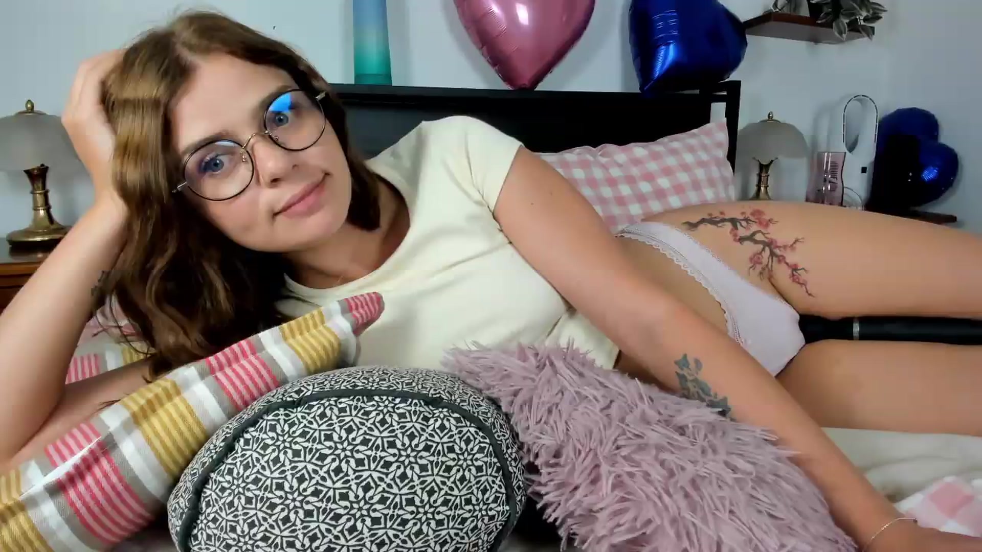 Gallery image thumbnail from SweetSinme's myfreecams stream on, 09/14/2026, 13:39 image 1 of 20