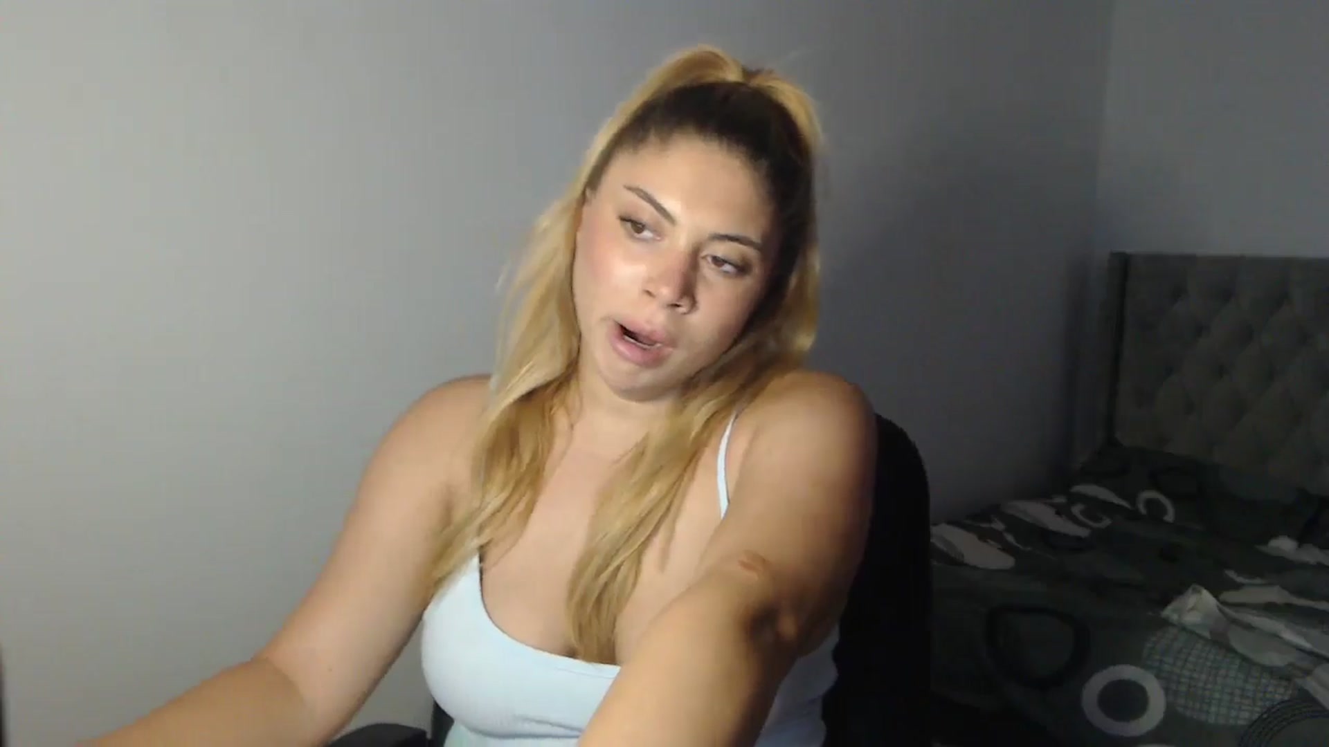Gallery image thumbnail from SweetSmileXx's myfreecams stream on, 07/22/2024, 16:01 image 7 of 20