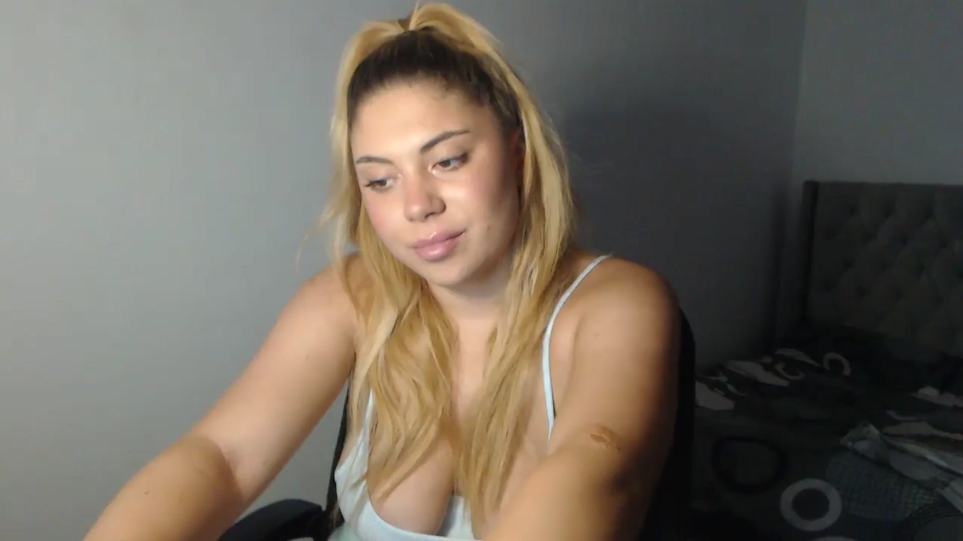 Gallery image thumbnail from SweetSmileXx's myfreecams stream on, 07/22/2024, 16:01 image 1 of 20