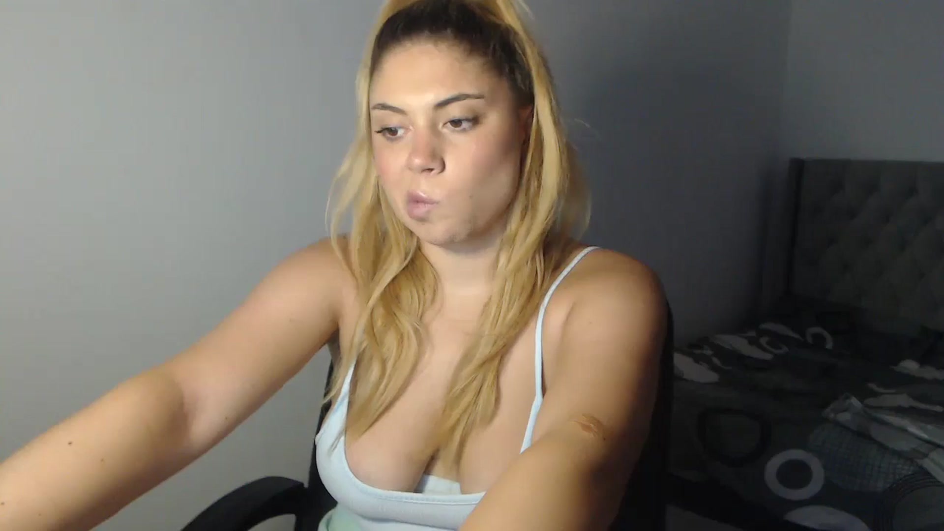 Gallery image thumbnail from SweetSmileXx's myfreecams stream on, 07/22/2024, 16:01 image 5 of 20