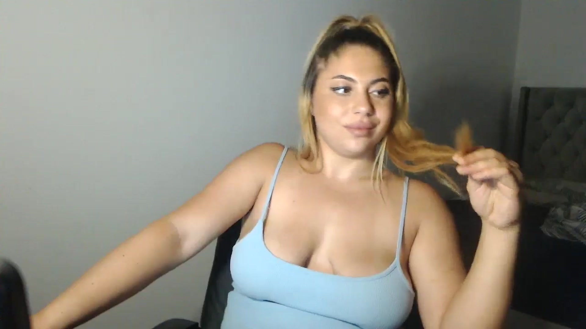 Gallery image thumbnail from SweetSmileXx's myfreecams stream on, 08/28/2024, 15:43 image 20 of 20