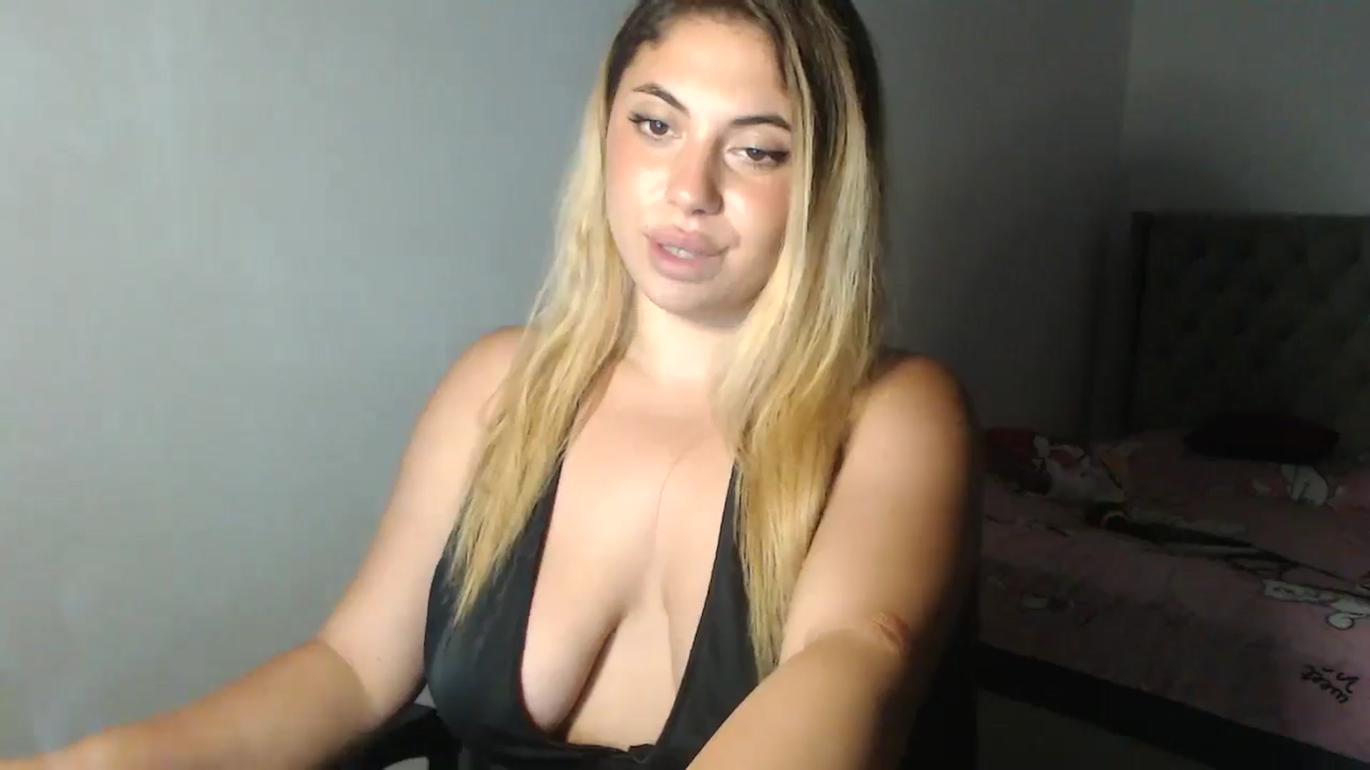 Gallery image thumbnail from SweetSmileXx's myfreecams stream on, 09/01/2024, 23:37 image 5 of 20