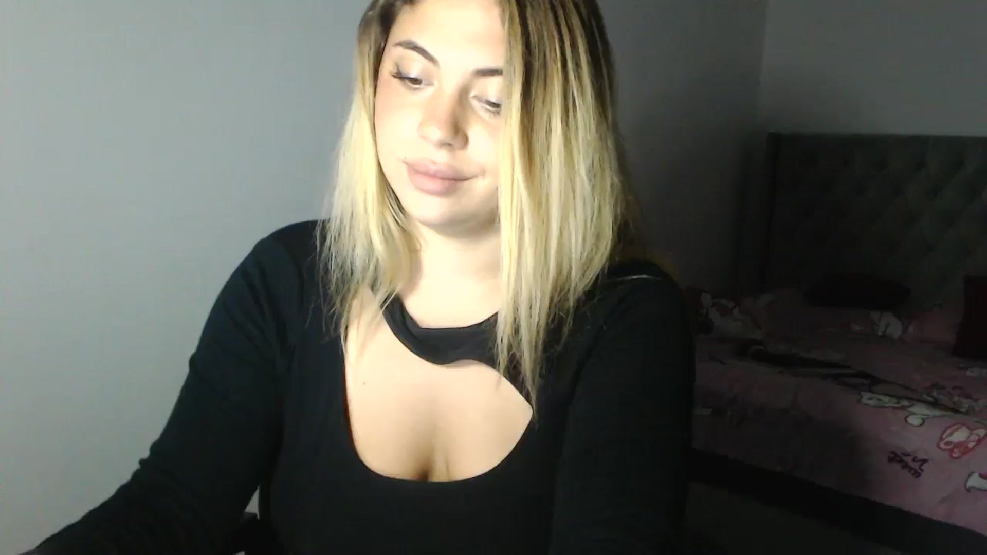 Gallery image thumbnail from SweetSmileXx's myfreecams stream on, 09/02/2024, 24:38 image 10 of 20