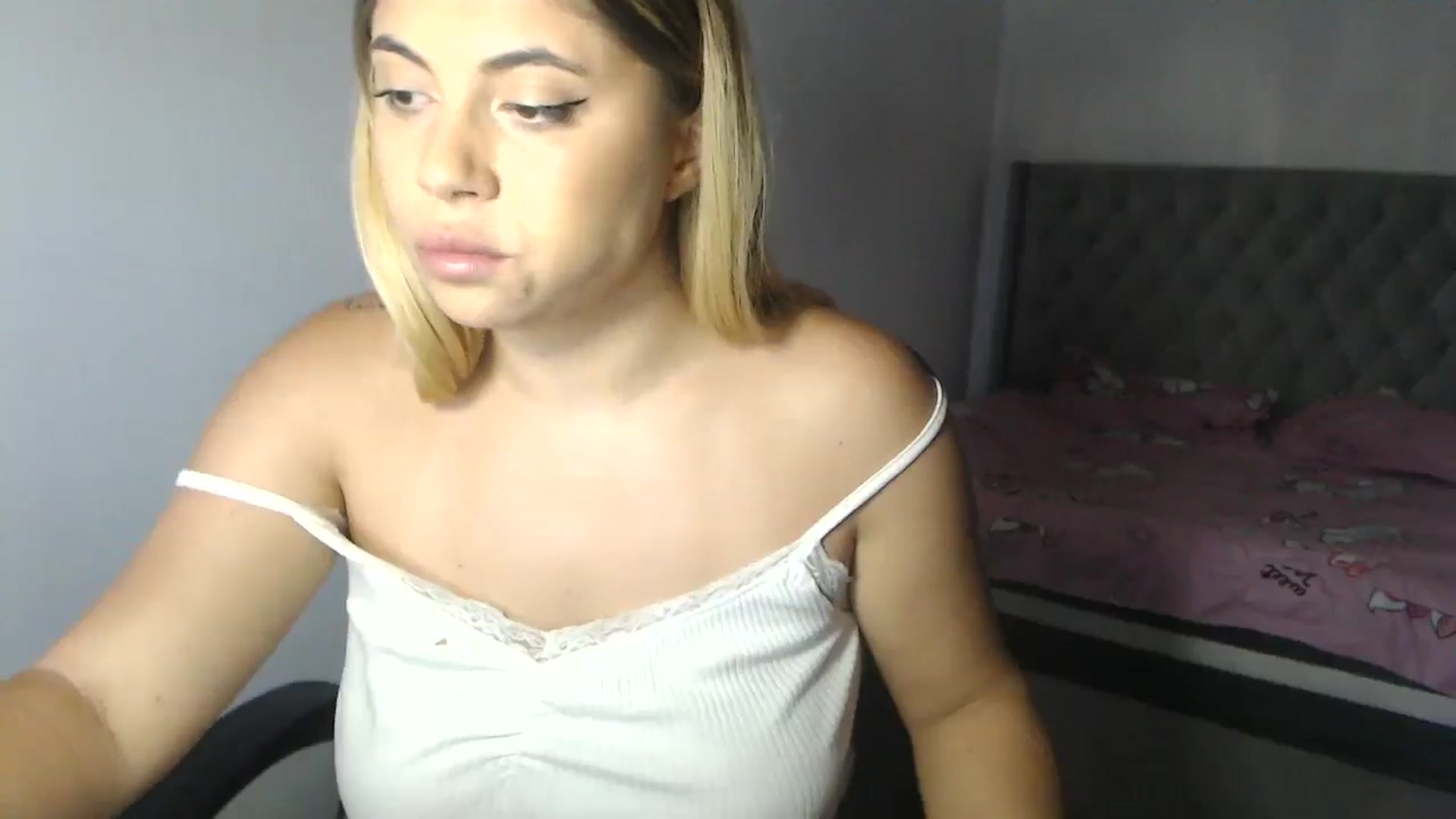 Gallery image thumbnail from SweetSmileXx's myfreecams stream on, 09/09/2024, 15:54 image 18 of 20