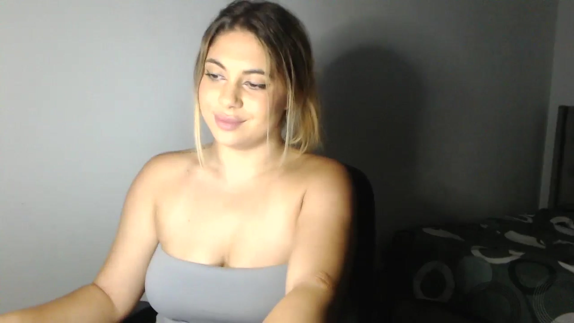Gallery image thumbnail from SweetSmileXx's myfreecams stream on, 09/15/2024, 24:49 image 7 of 20