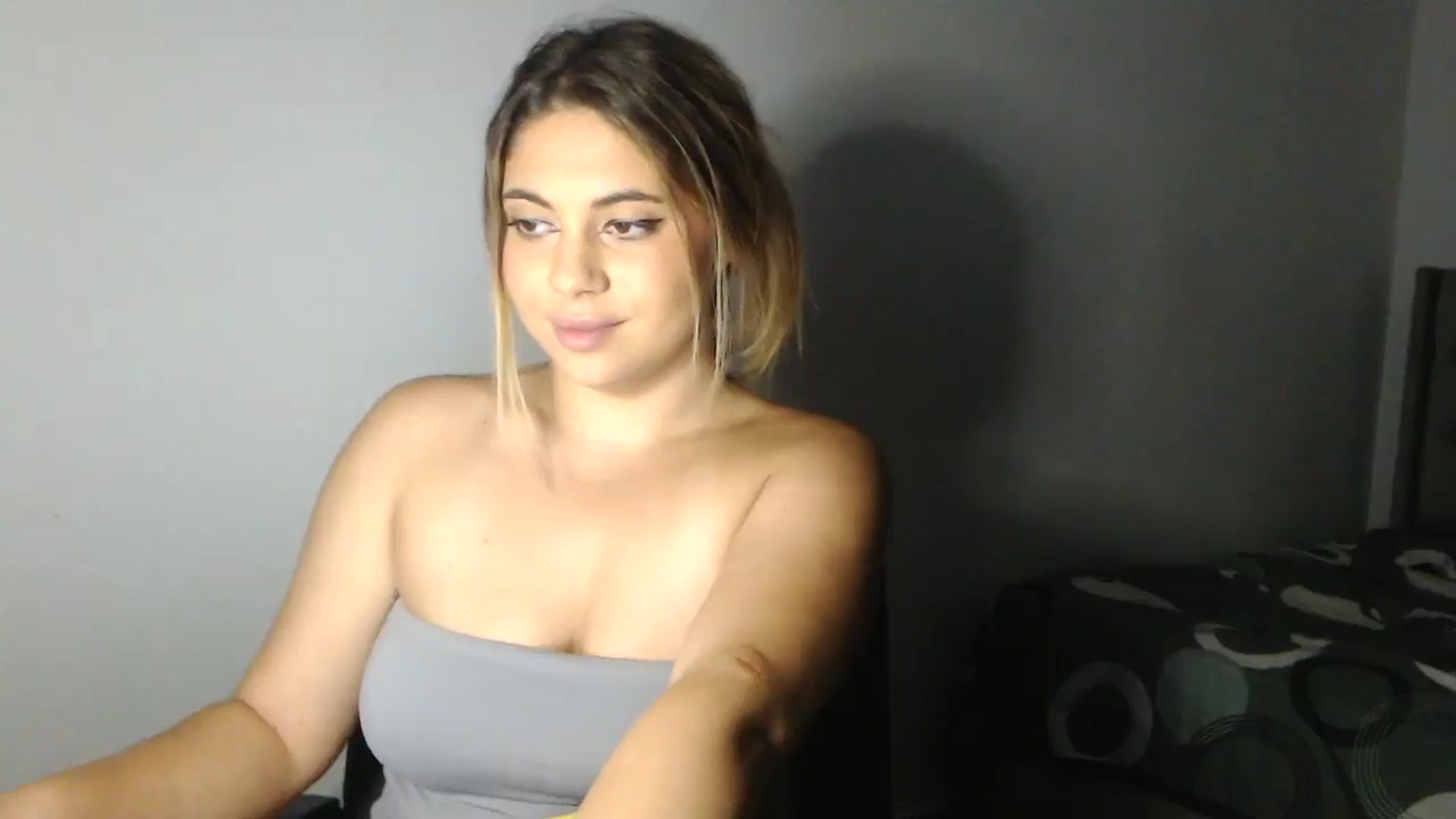 Gallery image thumbnail from SweetSmileXx's myfreecams stream on, 09/15/2024, 24:49 image 9 of 20