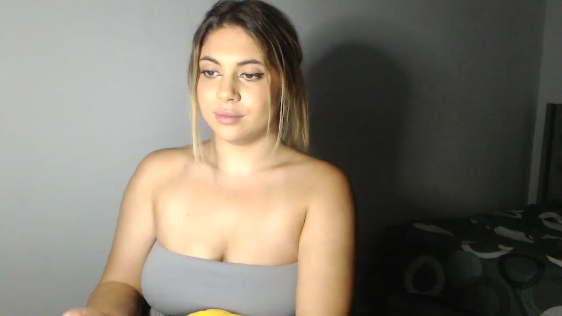 Gallery image thumbnail from SweetSmileXx's myfreecams stream on, 09/15/2024, 24:49 image 13 of 20
