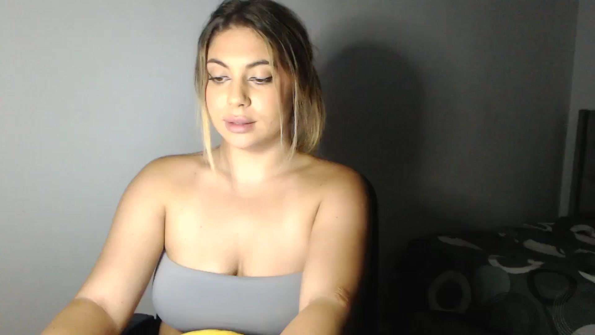 Gallery image thumbnail from SweetSmileXx's myfreecams stream on, 09/15/2024, 24:49 image 4 of 20