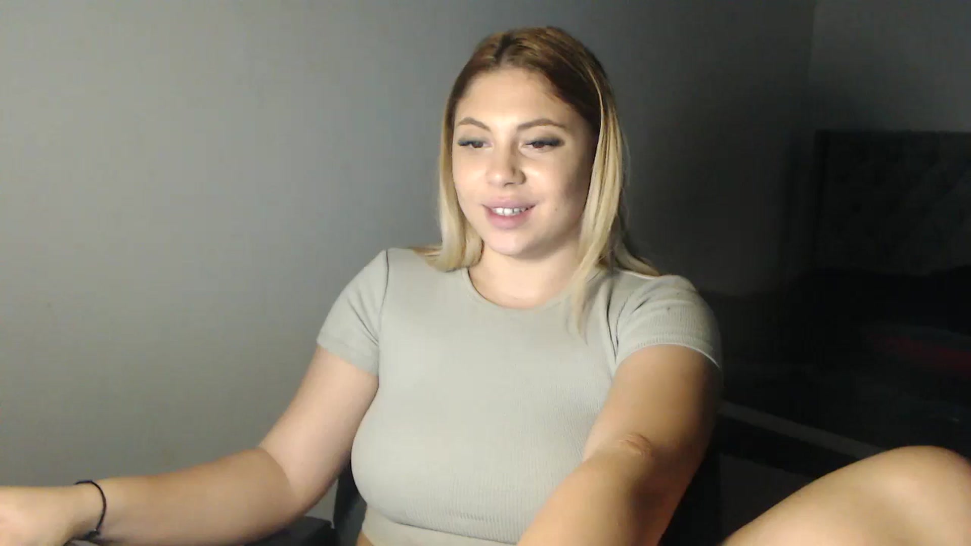Gallery image thumbnail from SweetSmileXx's myfreecams stream on, 10/24/2024, 24:35 image 15 of 20