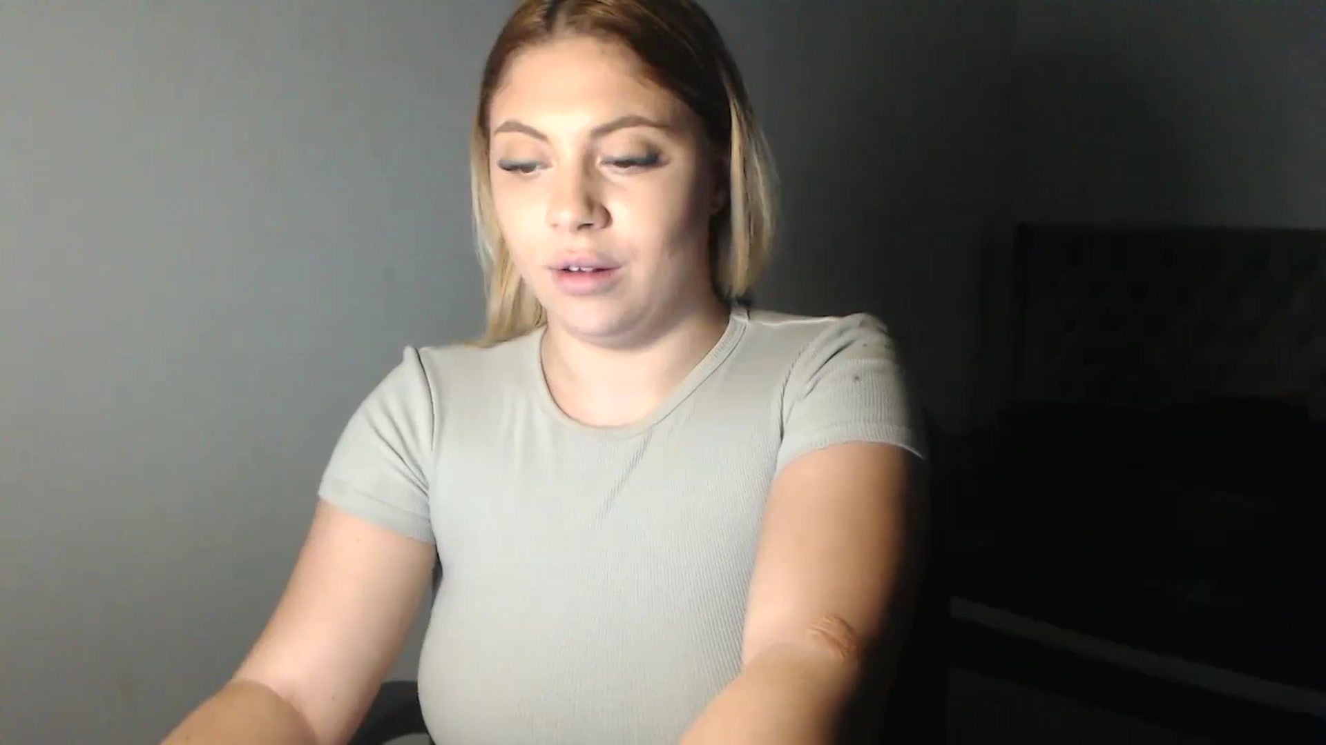 Gallery image thumbnail from SweetSmileXx's myfreecams stream on, 10/24/2024, 24:35 image 19 of 20