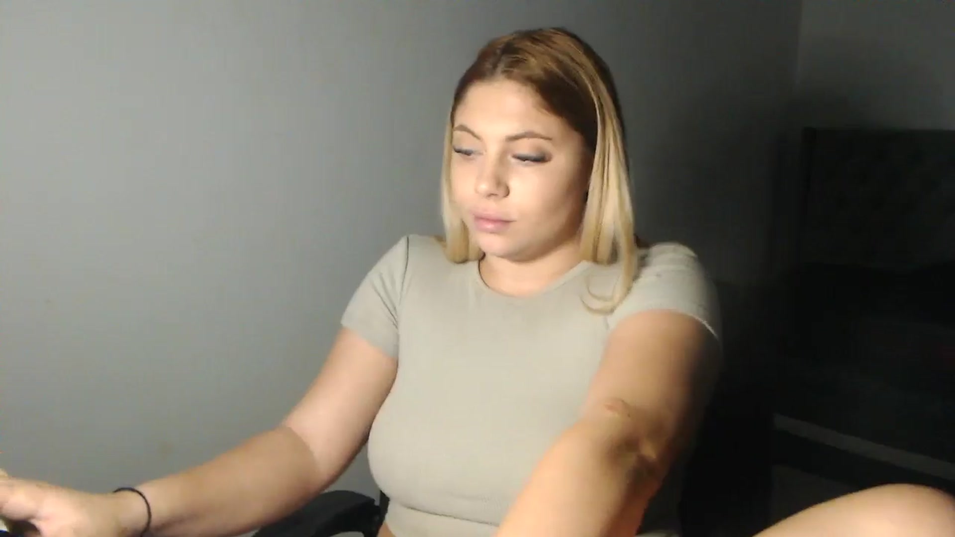 Gallery image thumbnail from SweetSmileXx's myfreecams stream on, 10/24/2024, 24:35 image 10 of 20