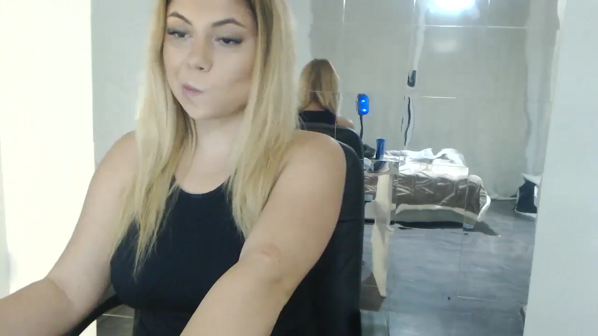 Gallery image thumbnail from SweetSmileXx's myfreecams stream on, 10/30/2024, 20:06 image 11 of 20