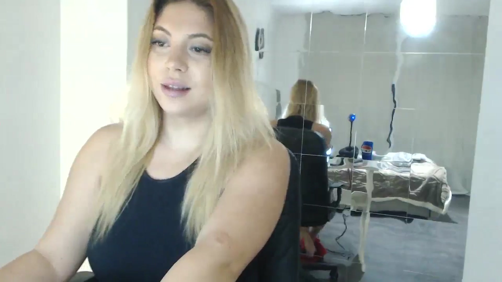 Gallery image thumbnail from SweetSmileXx's myfreecams stream on, 10/30/2024, 20:06 image 5 of 20
