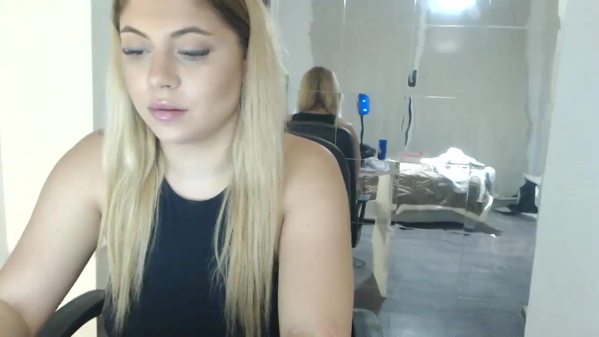 Gallery image thumbnail from SweetSmileXx's myfreecams stream on, 10/30/2024, 20:06 image 20 of 20