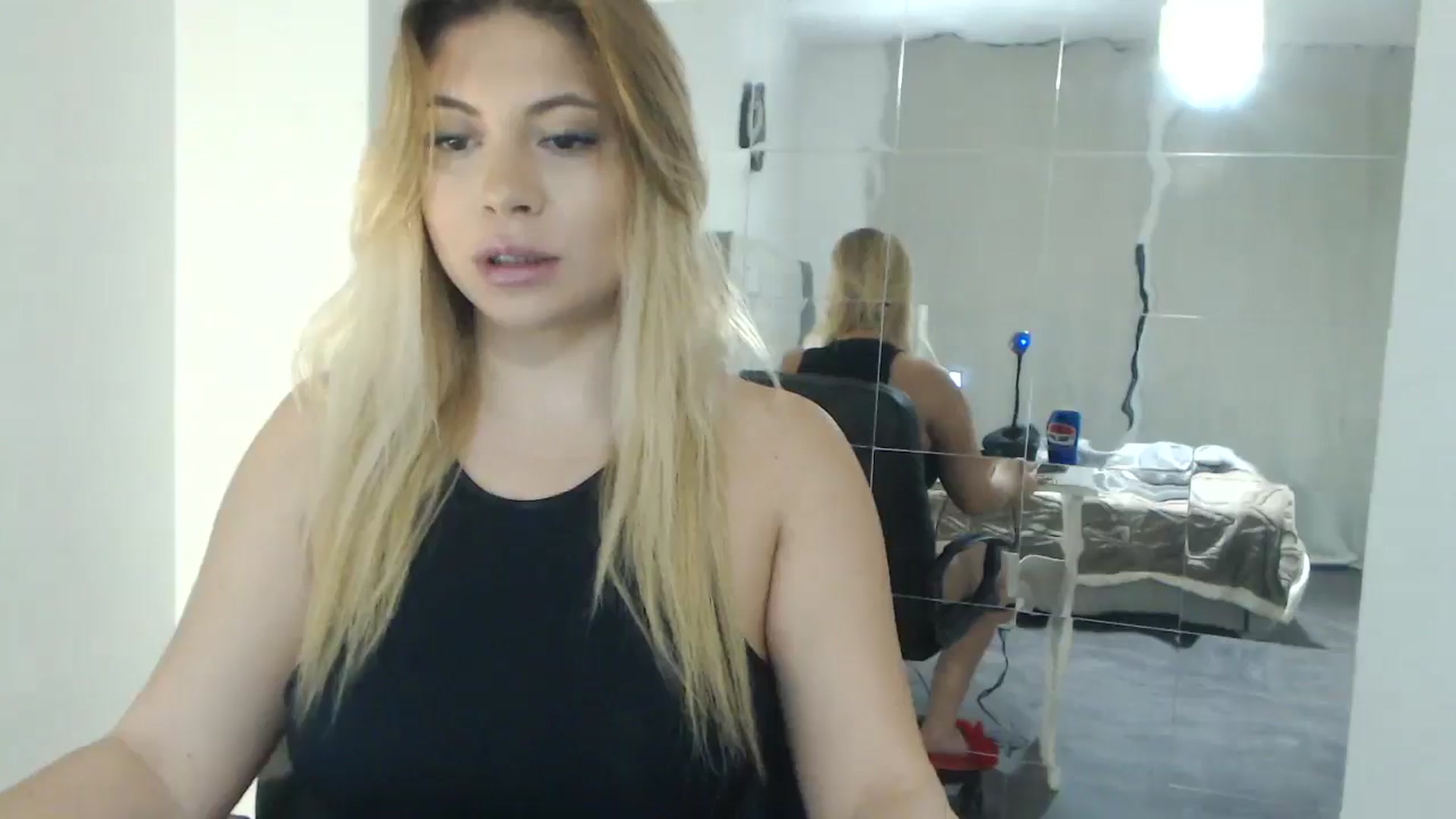 Gallery image thumbnail from SweetSmileXx's myfreecams stream on, 10/30/2024, 20:06 image 4 of 20