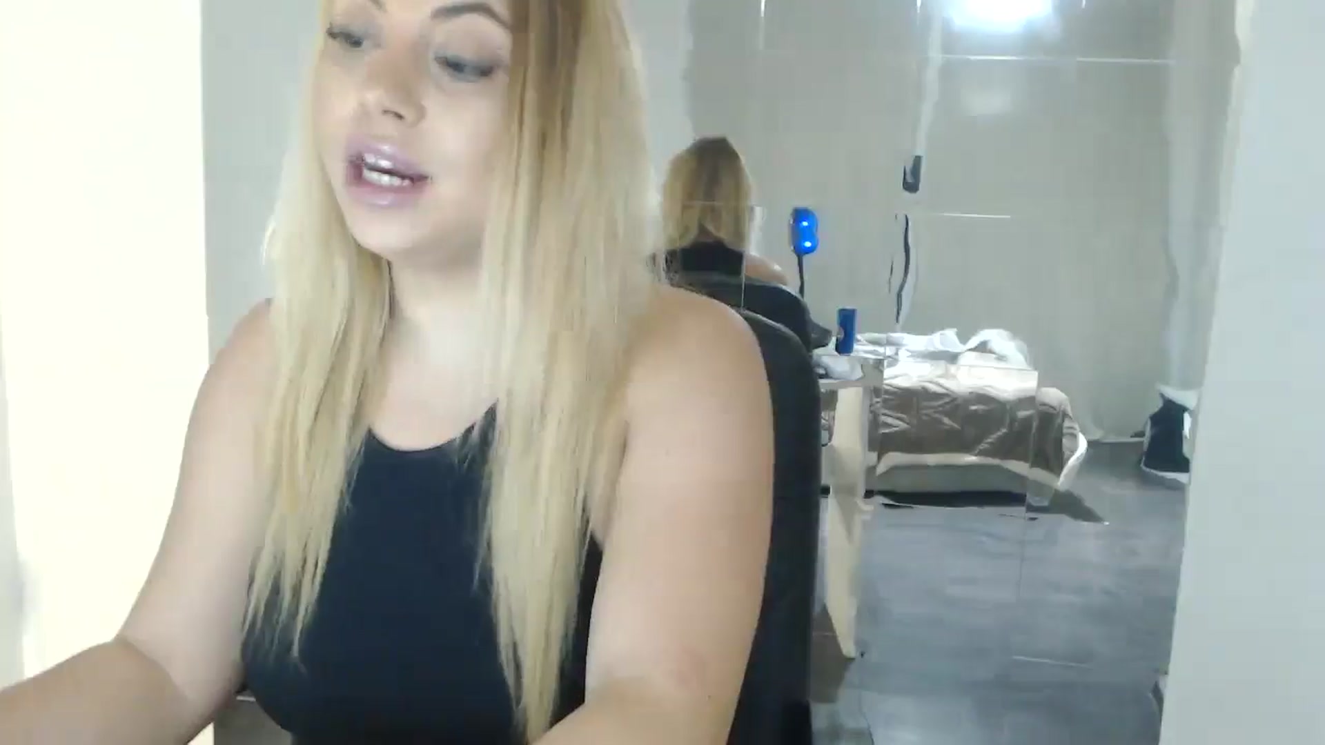Gallery image thumbnail from SweetSmileXx's myfreecams stream on, 10/30/2024, 20:06 image 13 of 20