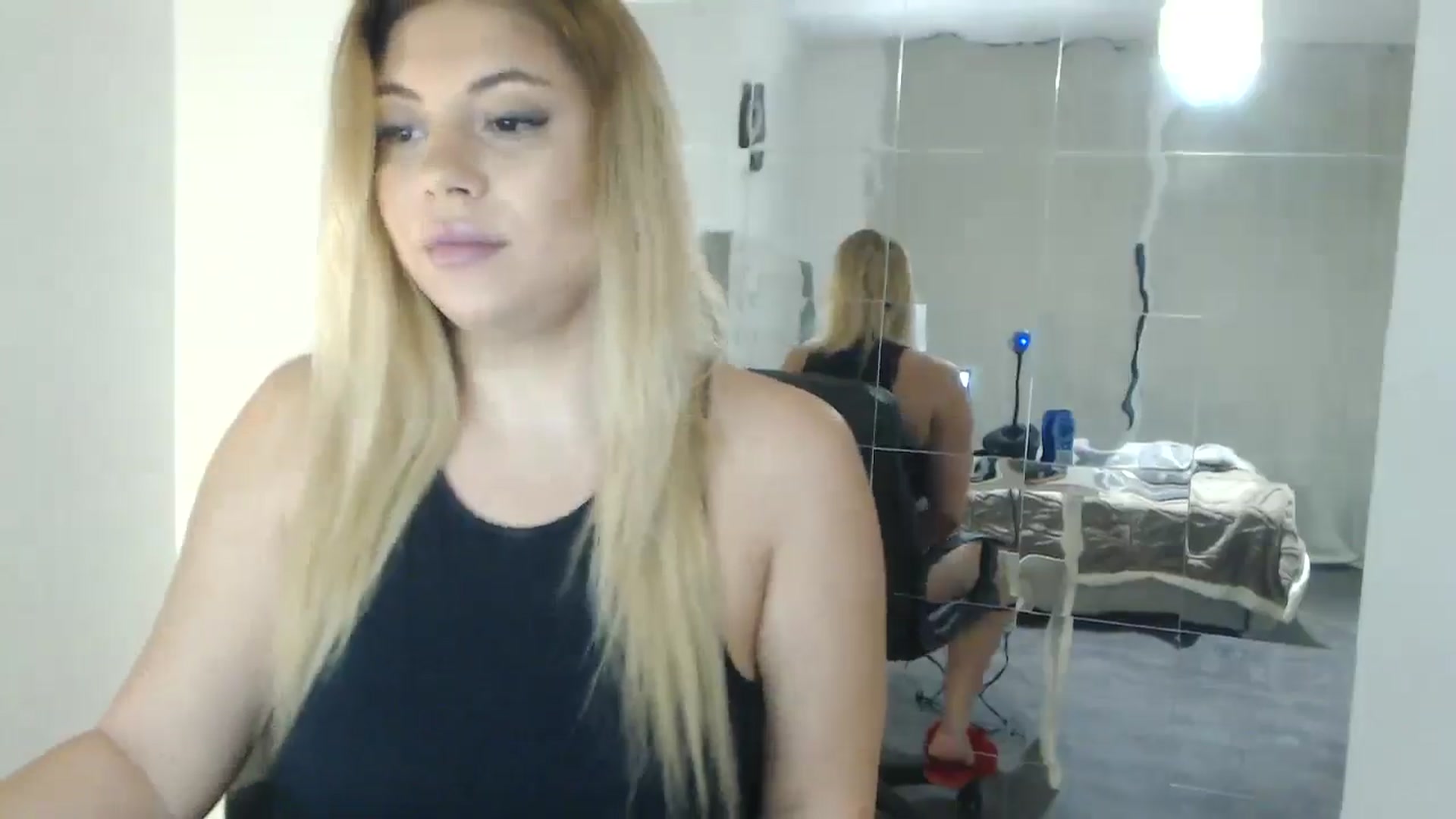 Gallery image thumbnail from SweetSmileXx's myfreecams stream on, 10/30/2024, 20:06 image 6 of 20