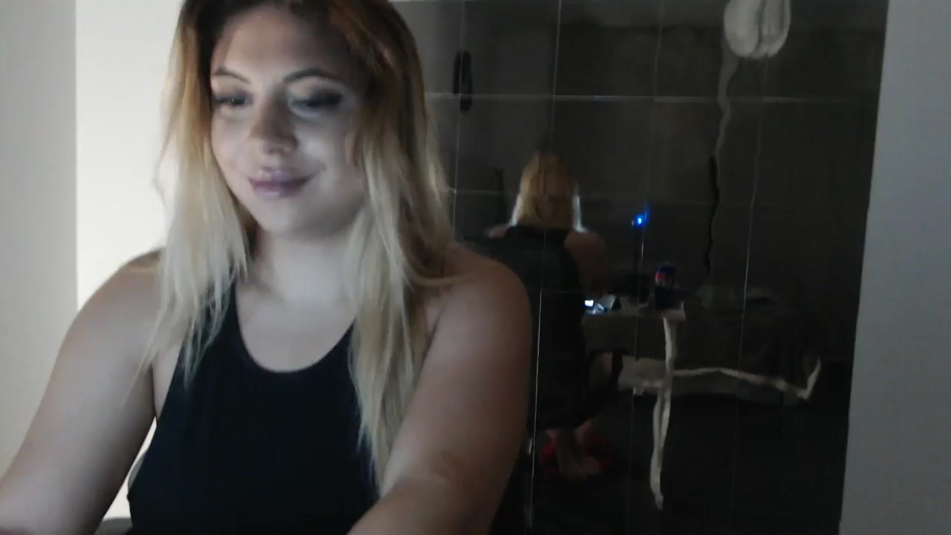 Gallery image thumbnail from SweetSmileXx's myfreecams stream on, 10/30/2024, 20:06 image 1 of 20