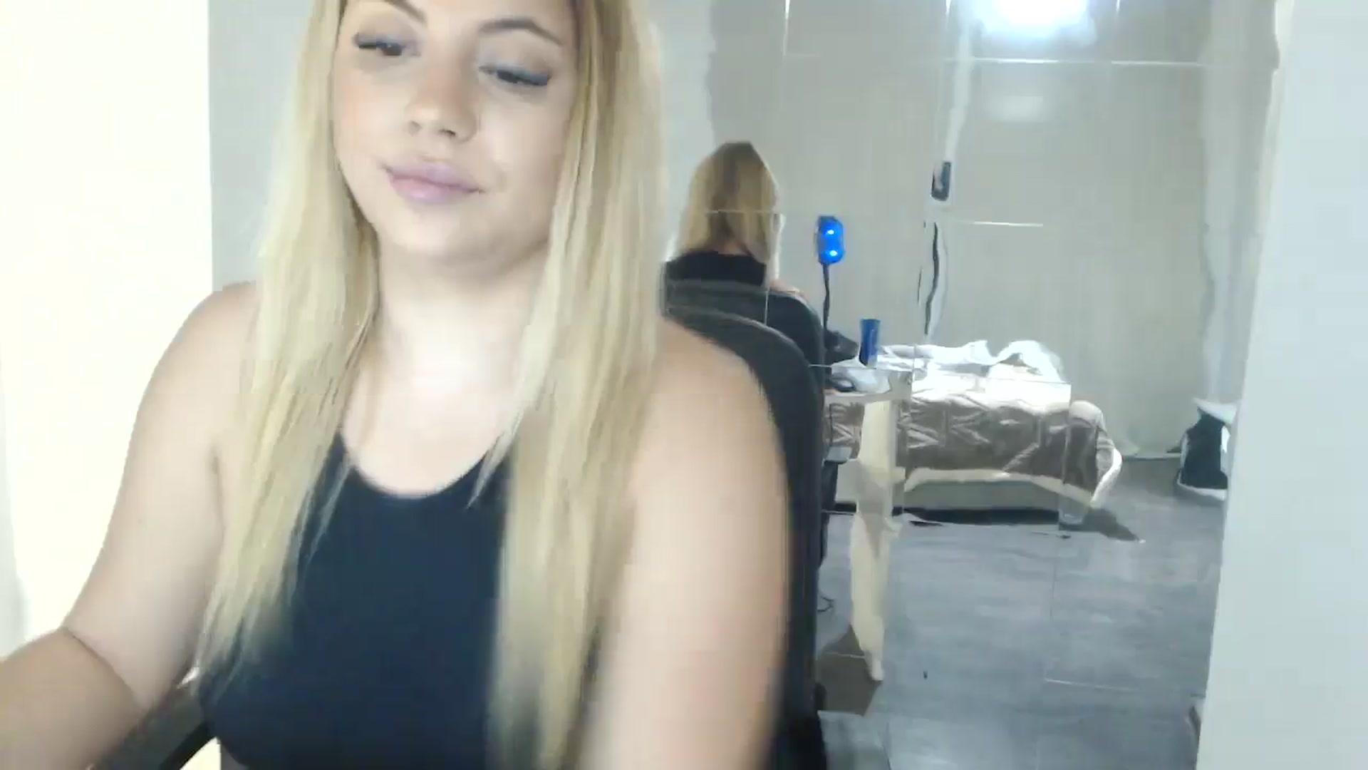 Gallery image thumbnail from SweetSmileXx's myfreecams stream on, 10/30/2024, 20:06 image 12 of 20